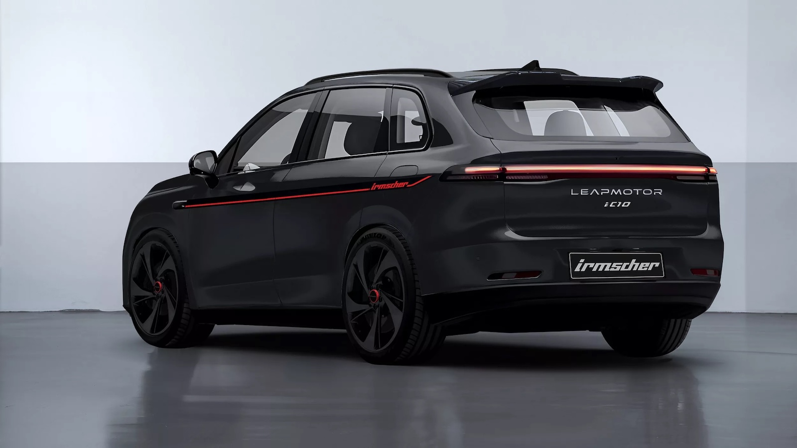 Το Leapmotor i C10 Irmscher είναι ένα πανίσχυρο ηλεκτρικό SUV με 585 ίππους και τετρακίνηση από δύο ηλεκτροκινητήρες, που κάνει το 0-100 χλμ./ώρα σε 4 δευτ.  Το Leapmotor i C10 Irmscher είναι ένα πανίσχυρο ηλεκτρικό SUV με 585 ίππους και τετρακίνηση από δύο ηλεκτροκινητήρες, που κάνει το 0-100 χλμ./ώρα σε 4 δευτ.