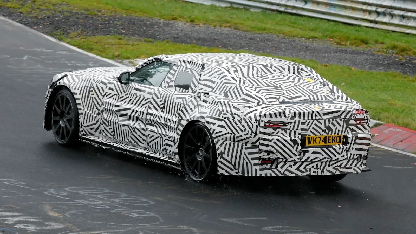 Τα πρωτότυπα του νέου Jaguar GT συνεχίζουν τις δοκιμές ανά τον κόσμο, αποκαλύπτοντας σταδιακά τις γραμμές της έκδοσης παραγωγής. Τα πρωτότυπα του νέου Jaguar GT συνεχίζουν τις δοκιμές ανά τον κόσμο, αποκαλύπτοντας σταδιακά τις γραμμές της έκδοσης παραγωγής.