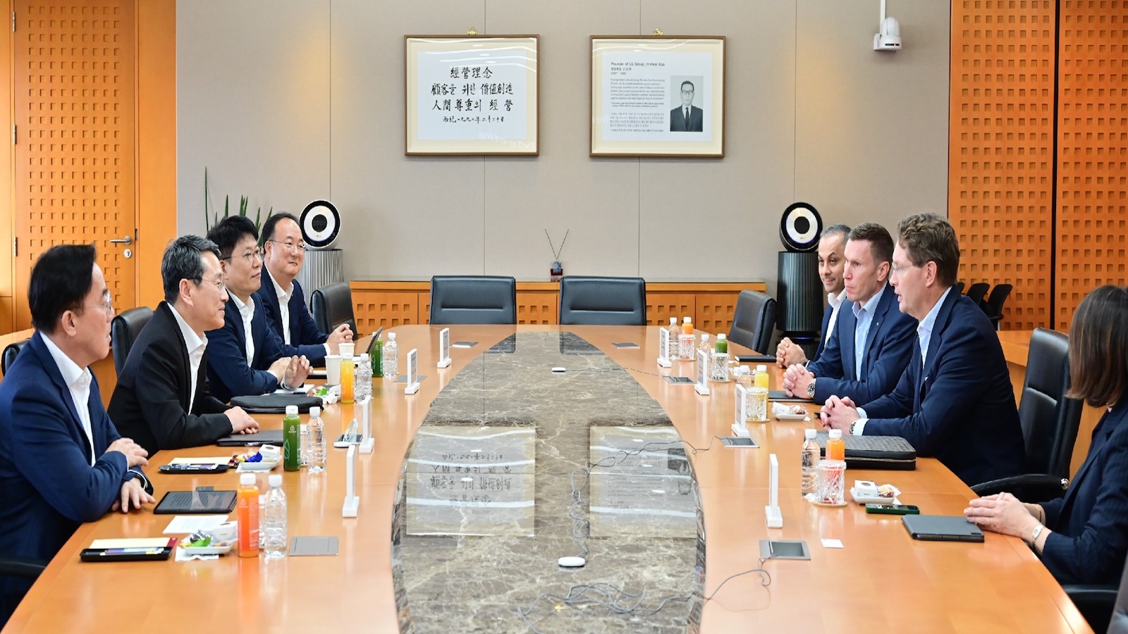 H LG Electronics συνεργάζεται με τη Mercedes-Benz σε συστήματα infotainment και ADAS.