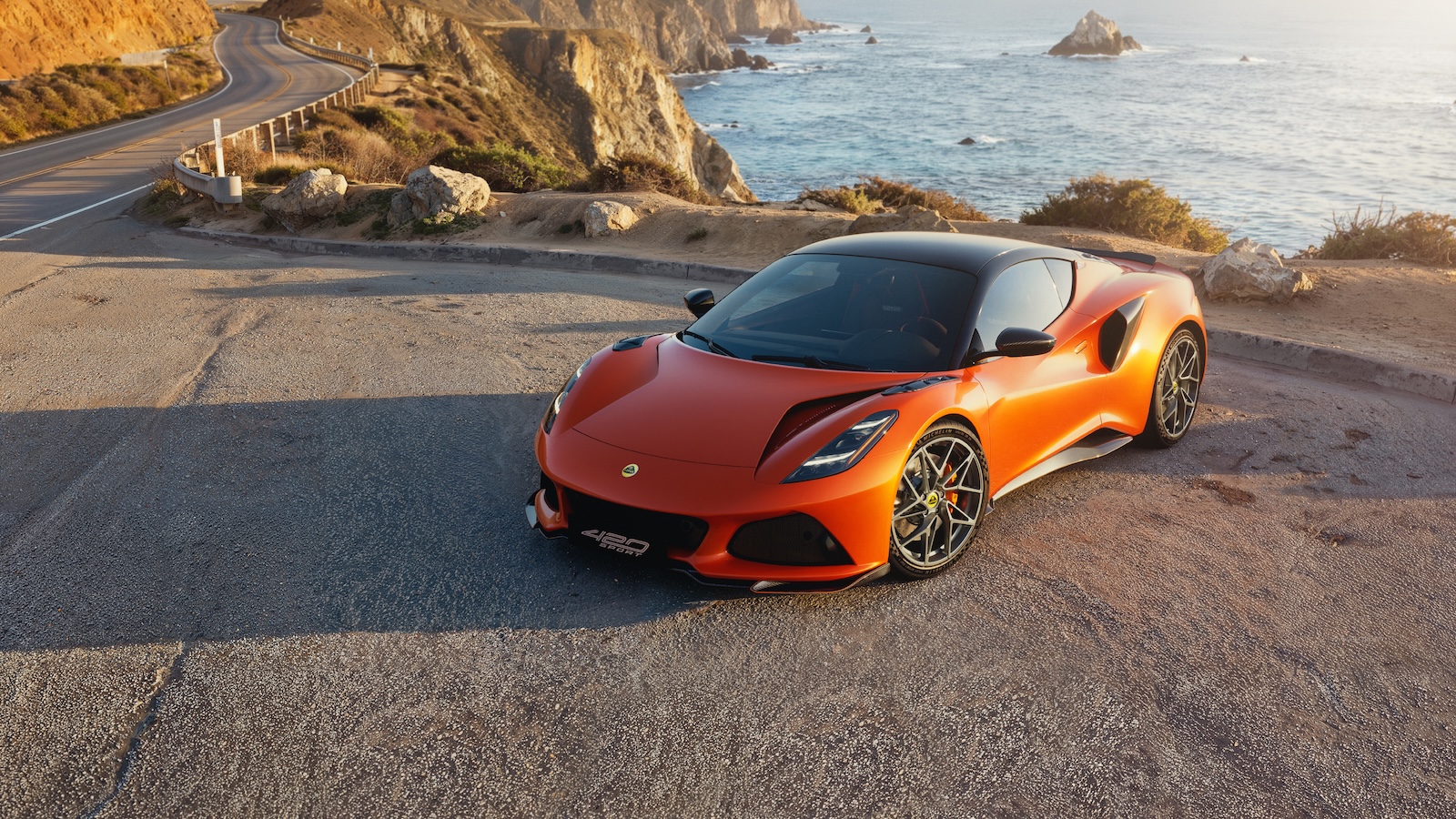 Η Lotus παρουσίασε επίσημα τη νέα Emira 420 Sport, την κορυφαία και πιο σκληροπυρηνική έκδοση του κεντρομήχανου μοντέλου της. Η Lotus παρουσίασε επίσημα τη νέα Emira 420 Sport, την κορυφαία και πιο σκληροπυρηνική έκδοση του κεντρομήχανου μοντέλου της.