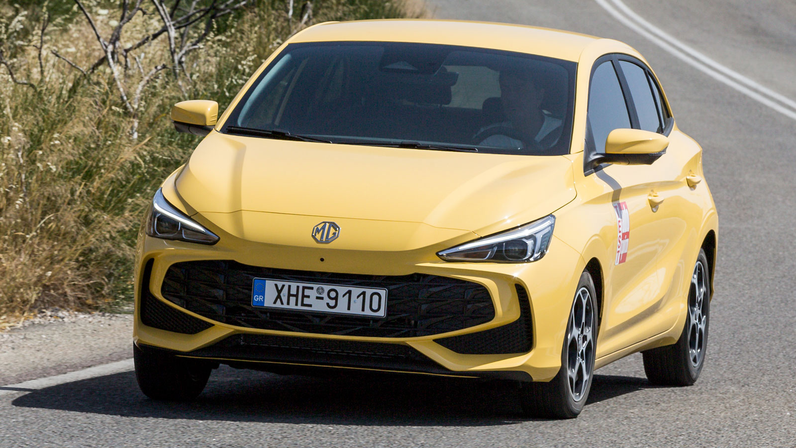 Η μέση τιμή της κατανάλωσης του MG3 Hybrid+ είναι στα 5,8 λτ./100 χλμ. και μέσα στην πόλη πέφτει ακόμα πιο χαμηλά, στα 4,6 λίτρα. Η μέση τιμή της κατανάλωσης του MG3 Hybrid+ είναι στα 5,8 λτ./100 χλμ. και μέσα στην πόλη πέφτει ακόμα πιο χαμηλά, στα 4,6 λίτρα.