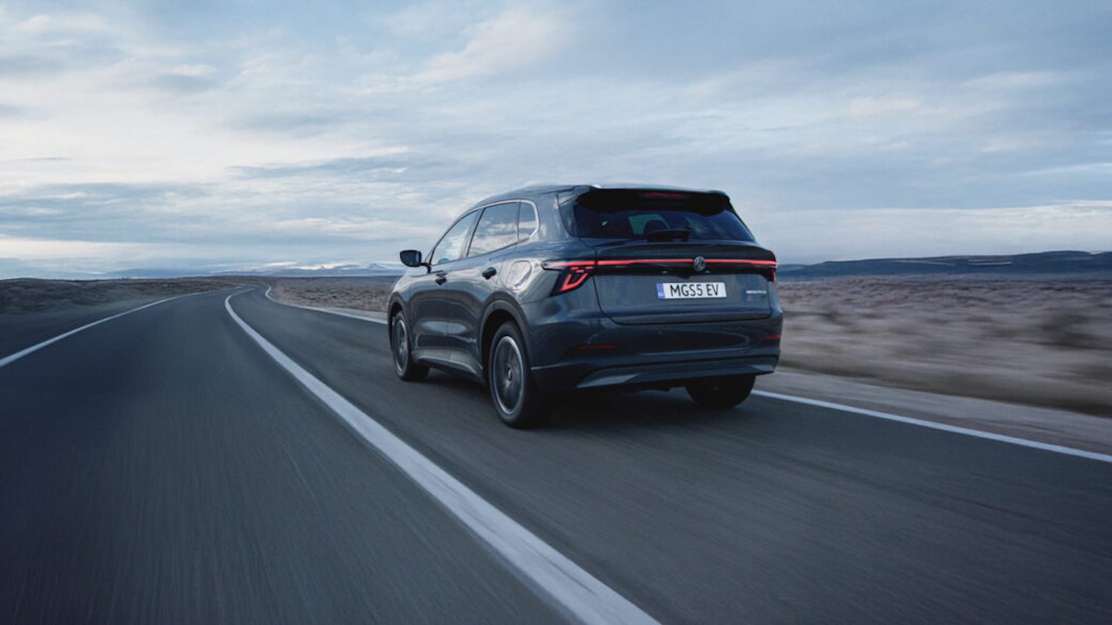 Το MG S5 EV ακολουθεί τους πιο πρόσφατους σχεδιαστικούς κώδικες της φίρμας, με στοιχεία από τα MG4 και Cyberster. Το MG S5 EV ακολουθεί τους πιο πρόσφατους σχεδιαστικούς κώδικες της φίρμας, με στοιχεία από τα MG4 και Cyberster.