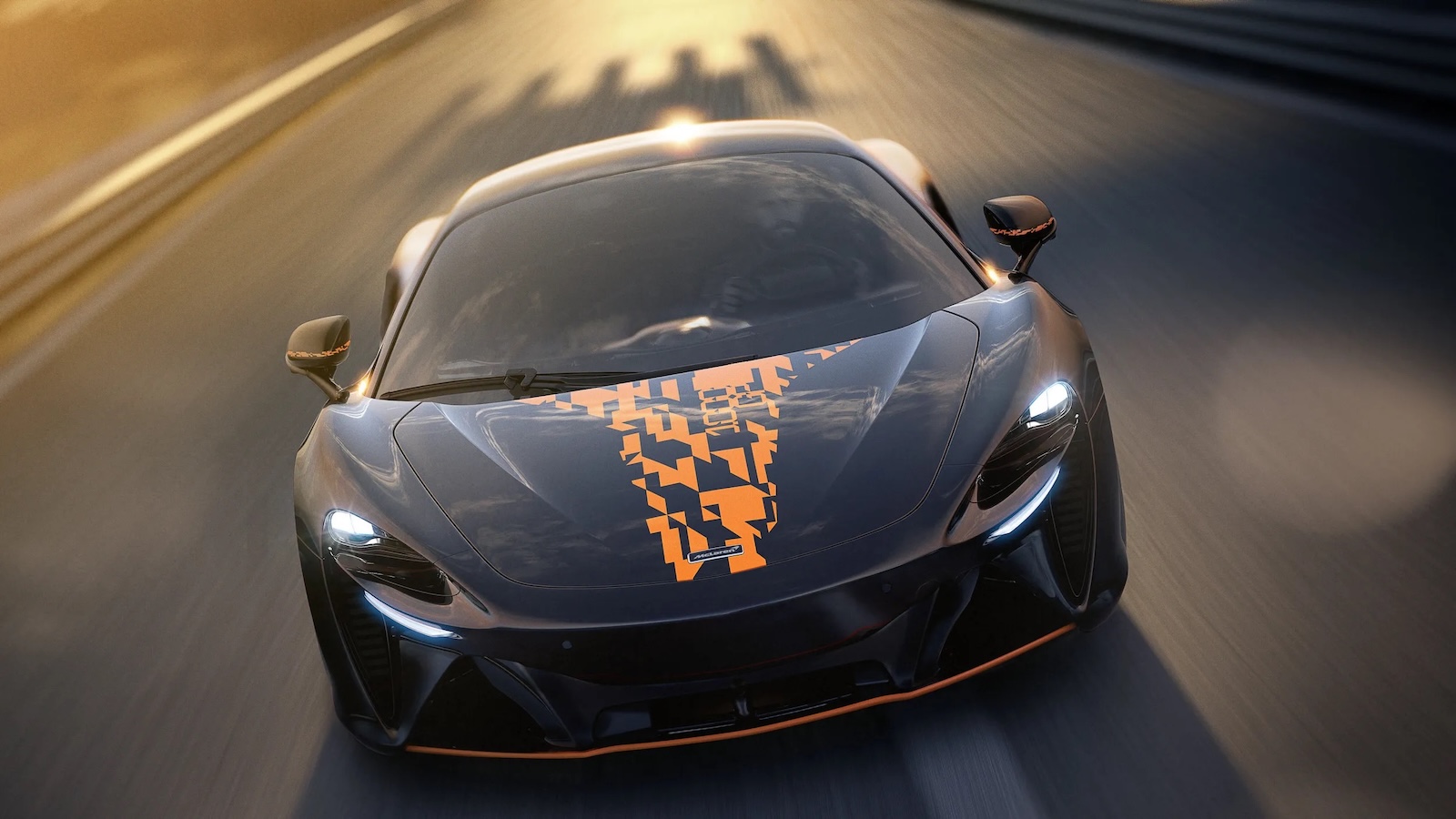 Η McLaren Formula 1 συμπληρώνει ένα ιστορικό ορόσημο στο Grand Prix του Μονακό, φτάνοντας τις 1.000 εκκινήσεις σε Grand Prix. Για να τιμήσει αυτή την επιτυχία, παρουσίασε μια limited edition της Artur Η McLaren Formula 1 συμπληρώνει ένα ιστορικό ορόσημο στο Grand Prix του Μονακό, φτάνοντας τις 1.000 εκκινήσεις σε Grand Prix. Για να τιμήσει αυτή την επιτυχία, παρουσίασε μια limited edition της Artur