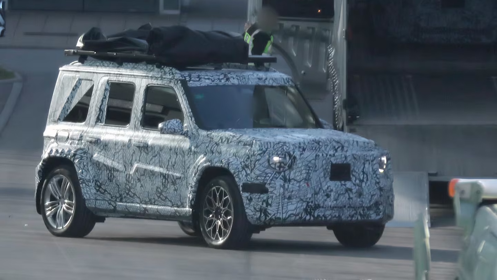 Πρώτη ματιά στο «μικρό» G-Class της Mercedes σε δοκιμές εξέλιξης 