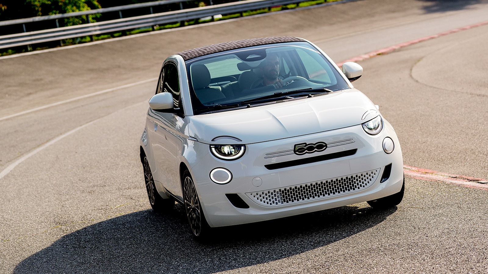 Ξεκινάει το Νοέμβριο η παραγωγή του νέου Fiat 500 Hybrid Ξεκινάει το Νοέμβριο η παραγωγή του νέου Fiat 500 Hybrid