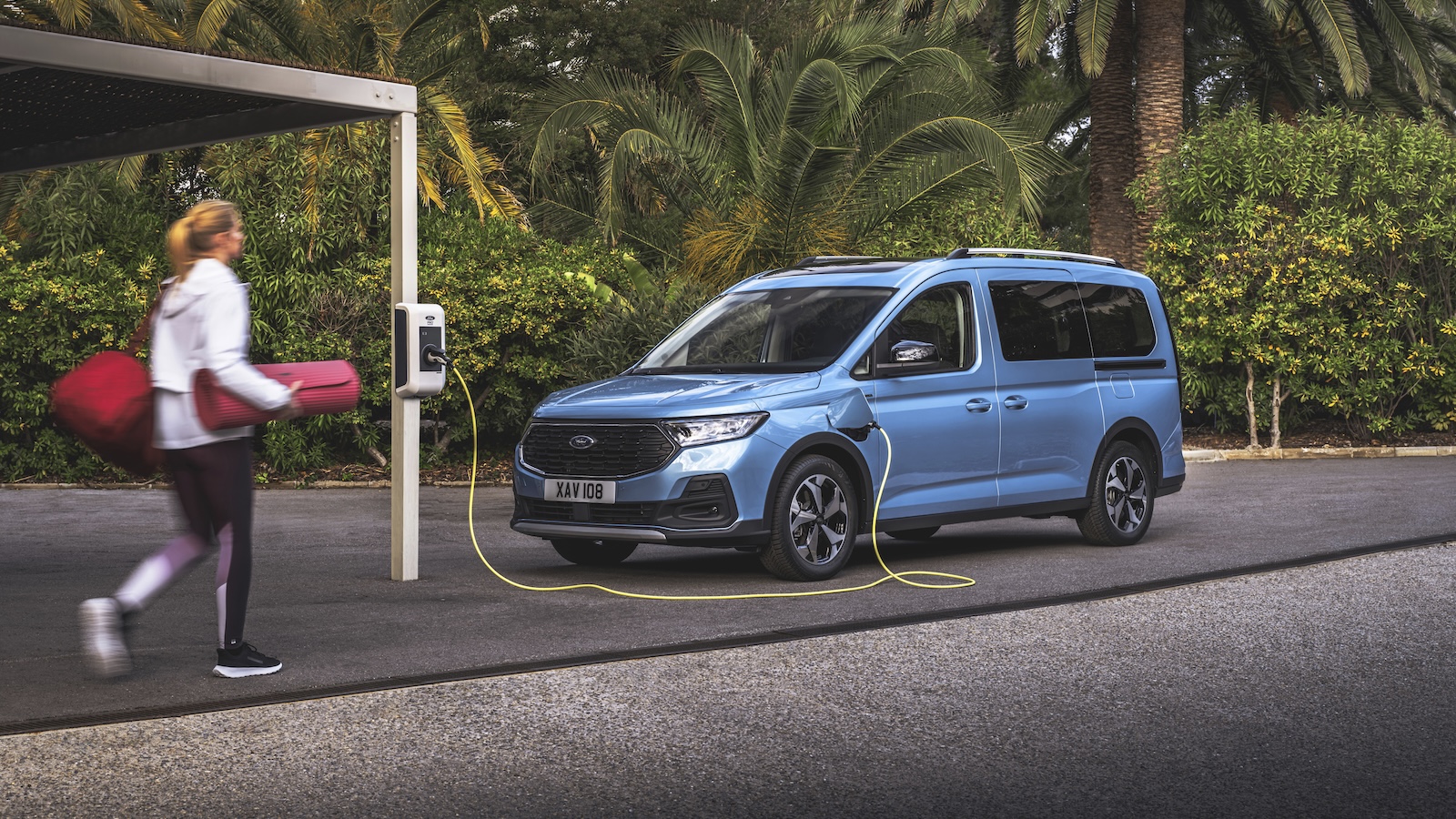 Το νέο Ford Tourneo Connect διατίθεταιγια πρώτη φορά, με την προηγμένη Plug-In Hybrid (PHEV) τεχνολογία, είναι έτοιμο να καλύψει κάθε ανάγκη μετακίνησης.
