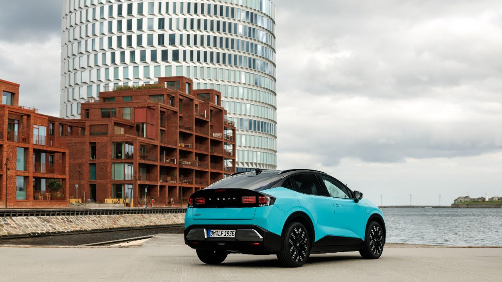 Η Nissan υπόσχεται πως στο LEAF με τη μπαταρία των 75 kWh μπορείς να πάρεις 420 χλμ. αυτονομίας με 30 λεπτά φόρτισης. Η Nissan υπόσχεται πως στο LEAF με τη μπαταρία των 75 kWh μπορείς να πάρεις 420 χλμ. αυτονομίας με 30 λεπτά φόρτισης.