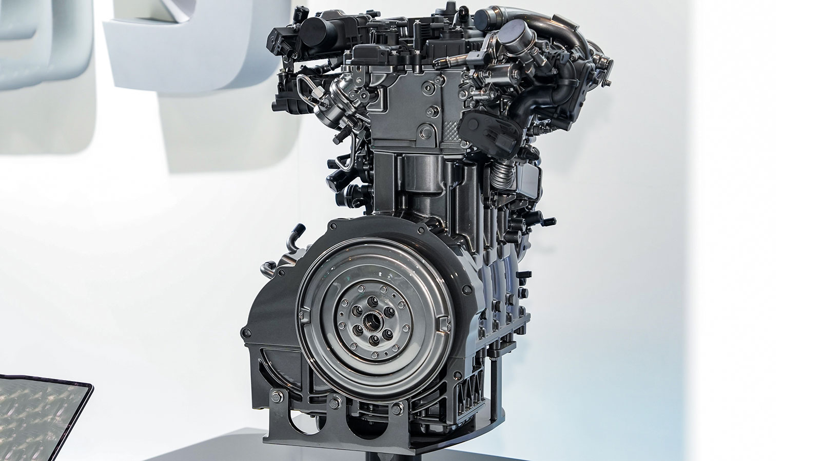 Η εξελιγμένη γενιά των SHS συνόλων της Omoda & Jaecoo, θα έχει θερμική απόδοση 48%, ένα νούμερο που θα φάνταζε ουτοπία μέχρι πριν λίγα χρόνια και αποτελεί σημαντικό βήμα στην εξέλιξη των κινητήρων εσωτερικής καύσης.