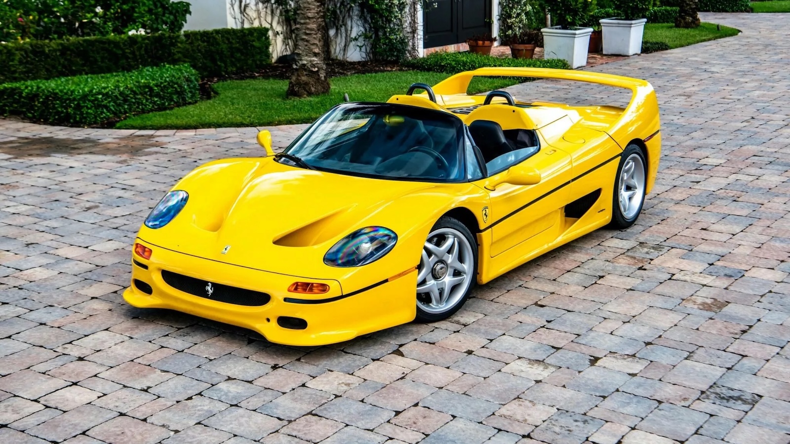 Μοναδική Ferrari F50 πουλήθηκε σε τιμή ρεκόρ 