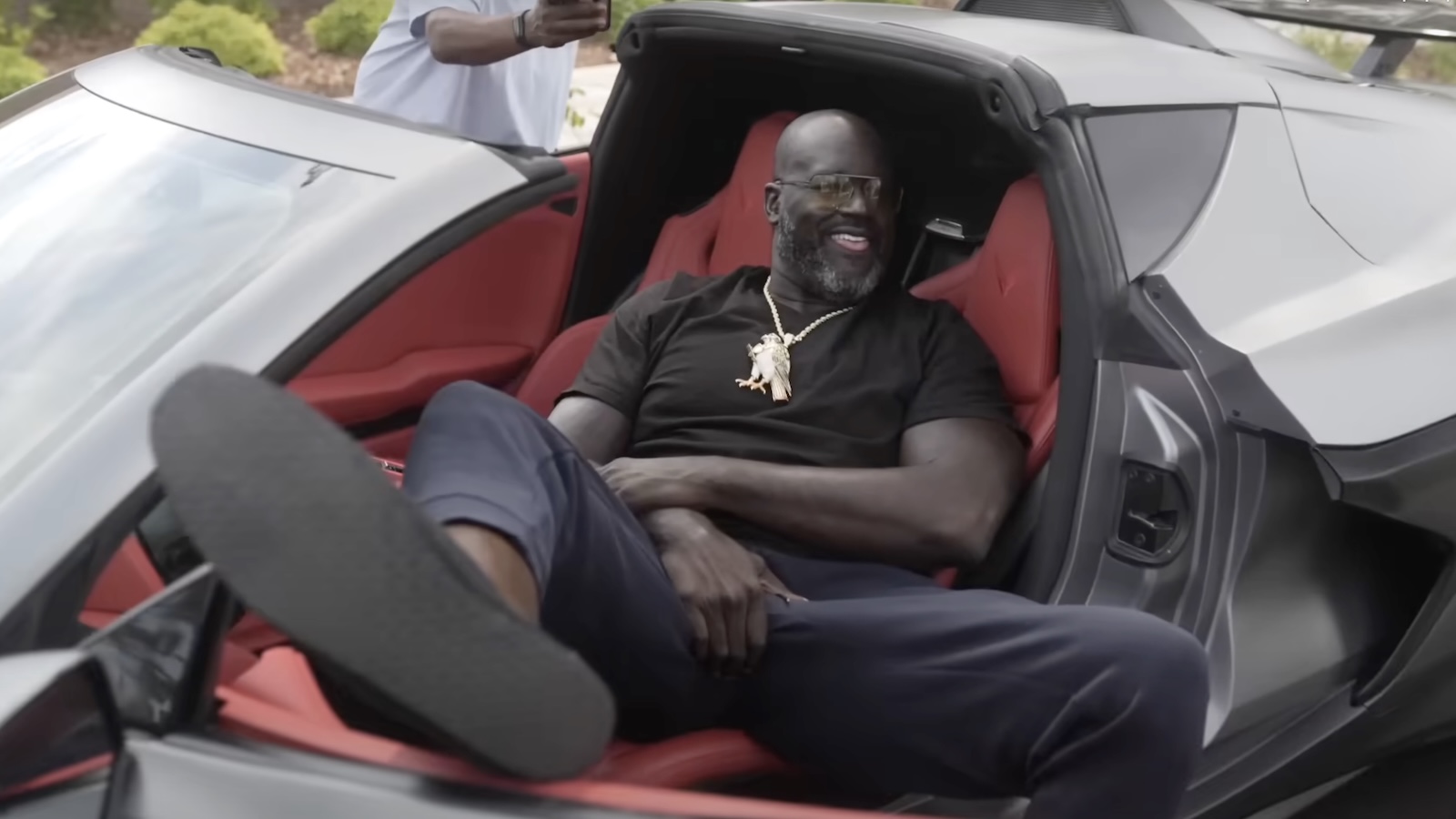 Shaquille O'Neal: Από το μικροσκοπικό smart στην πιο μακριά Corvette του κόσμου Shaquille O'Neal: Από το μικροσκοπικό smart στην πιο μακριά Corvette του κόσμου