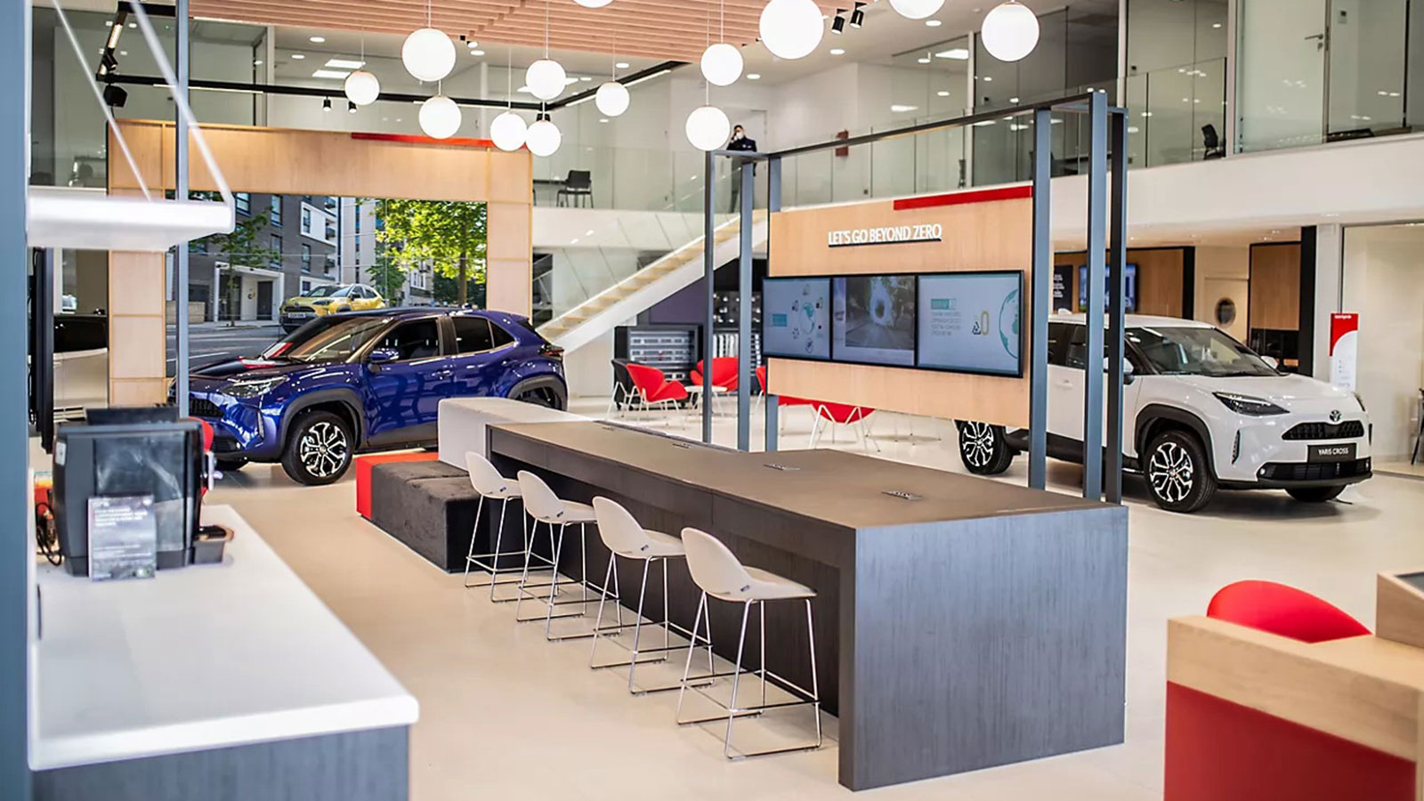 Στις σύγχρονες εγκαταστάσεις της Toyota Ι. Παπαδαμαντίου, ο επισκέπτης μπορεί να γνωρίσει από κοντά όλη τη γκάμα της Toyota, από υβριδικά μοντέλα πόλης μέχρι ηλεκτρικά οικογενειακά SUV νέας γενιάς. Στις σύγχρονες εγκαταστάσεις της Toyota Ι. Παπαδαμαντίου, ο επισκέπτης μπορεί να γνωρίσει από κοντά όλη τη γκάμα της Toyota, από υβριδικά μοντέλα πόλης μέχρι ηλεκτρικά οικογενειακά SUV νέας γενιάς.