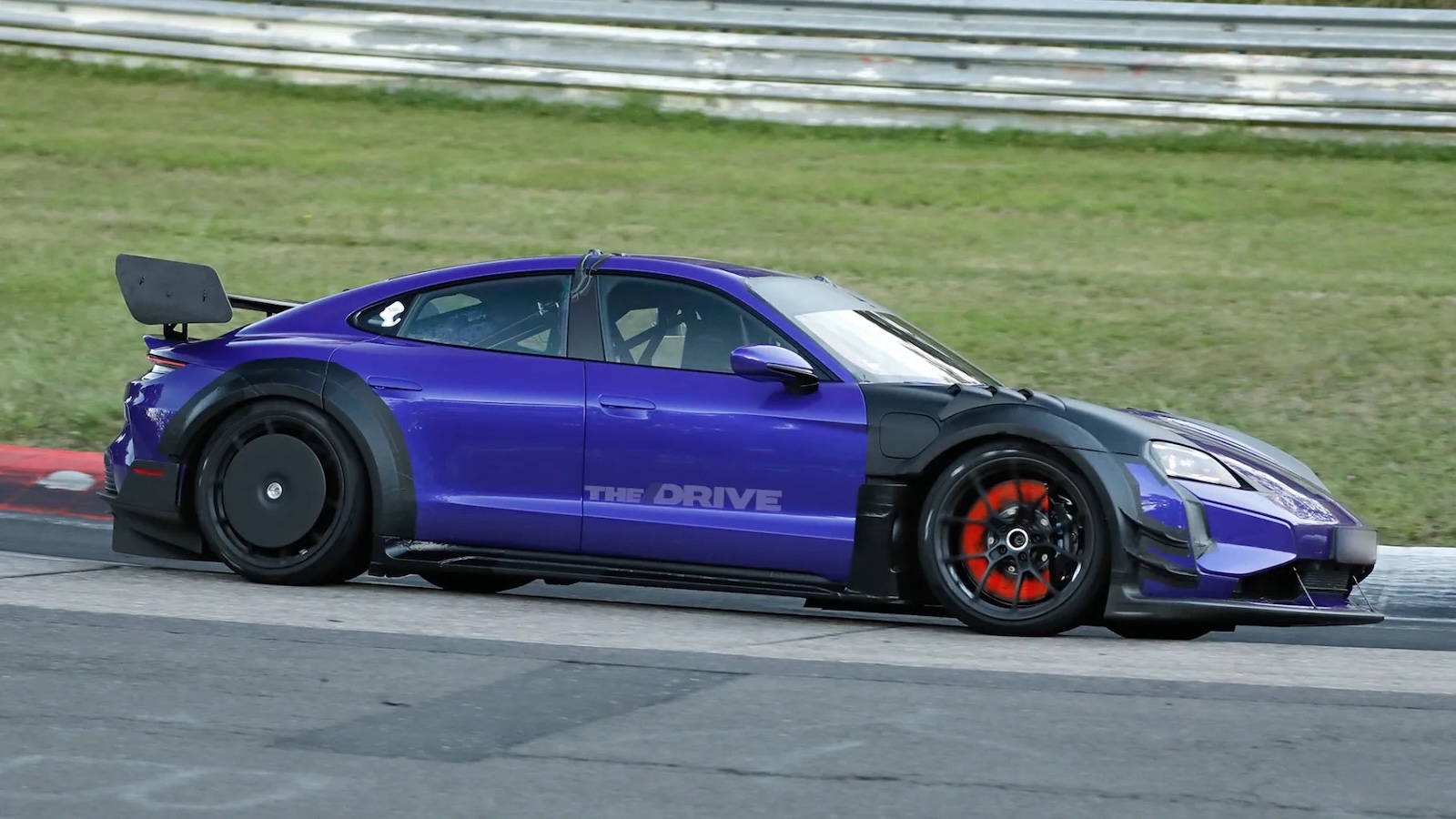 Δοκιμές για Porsche Taycan GT4 RS - Έσπασε διαχύτη στο Nürburgring 