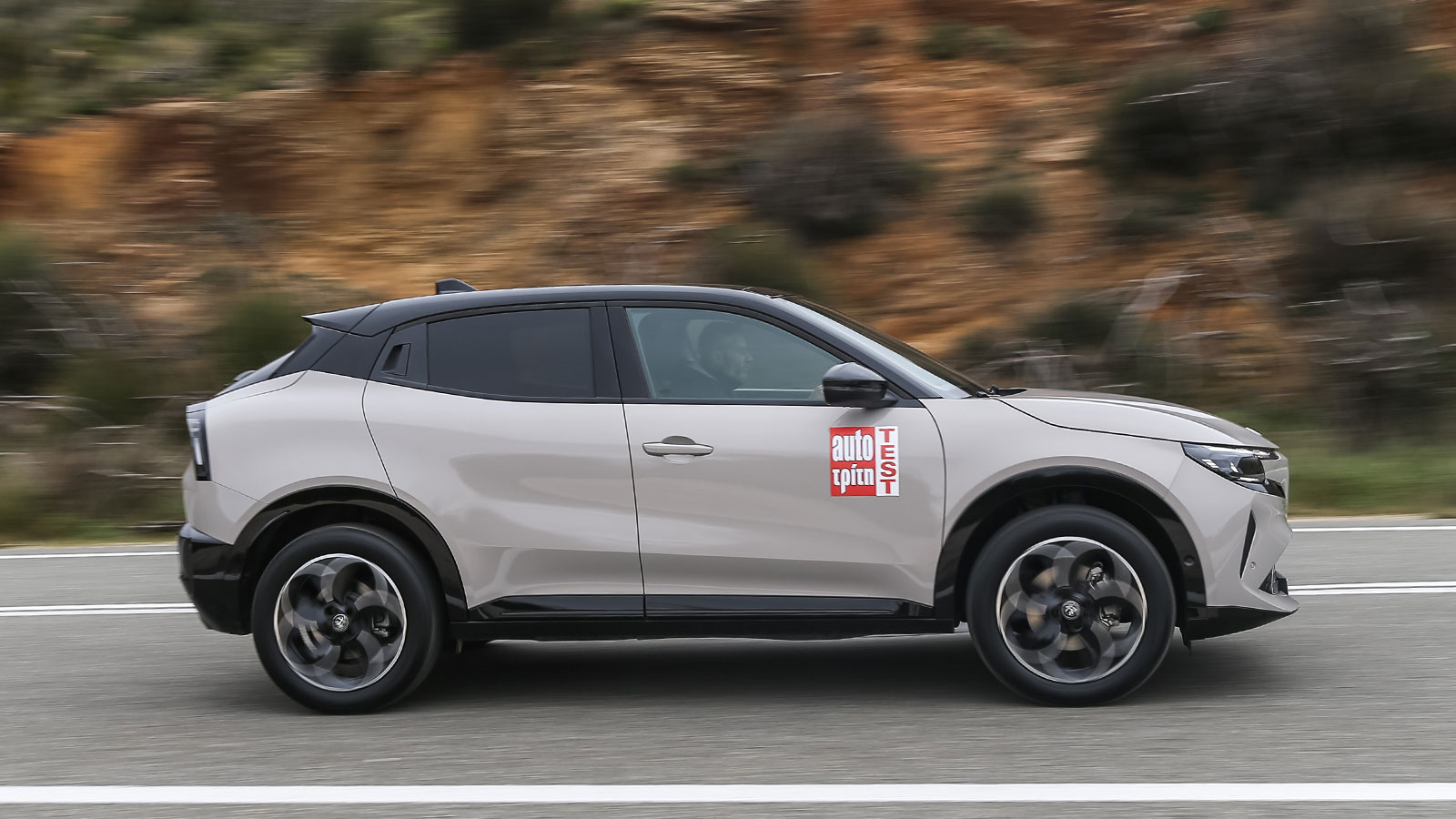 Η Alfa Romeo Junior έχει αρκετά χαμηλή κατανάλωση εντός πόλης, στα 6,2 λτ./100 χλμ. και συγκρατημένη μέση τιμή, στα 7,0 λτ./100 χλμ..