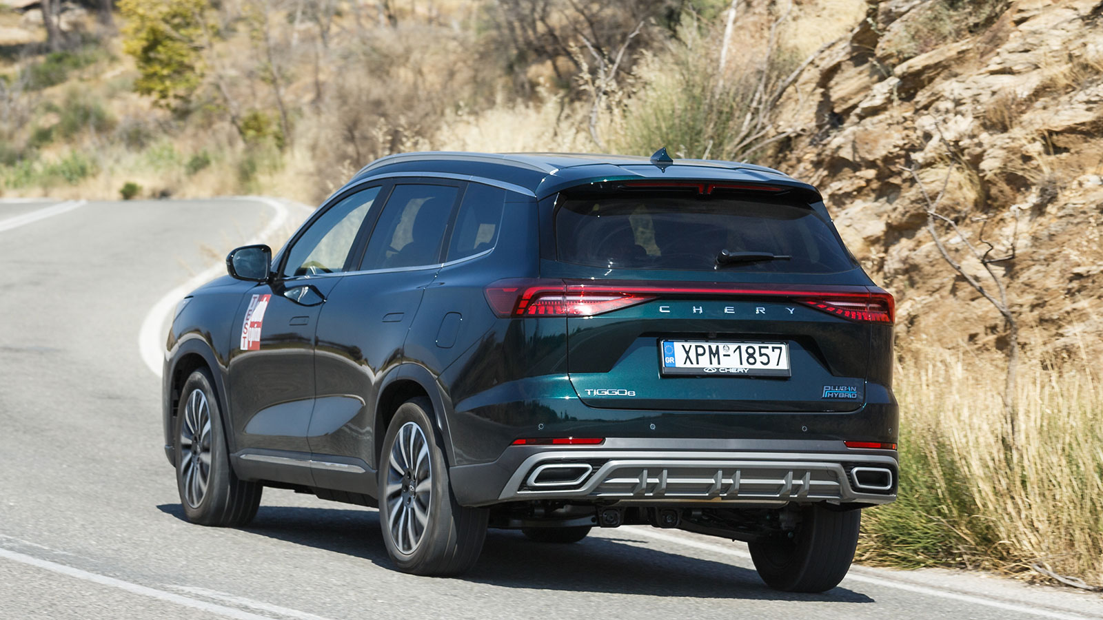 Το Tiggo 8, στην Plug-in hybrid έκδοσή του έχει μήκος 4,73 μέτρων και συνδυαστική απόδοση 279 ίππων, με το κόστος του να ανέρχεται στα 36.990 ευρώ. Το Tiggo 8, στην Plug-in hybrid έκδοσή του έχει μήκος 4,73 μέτρων και συνδυαστική απόδοση 279 ίππων, με το κόστος του να ανέρχεται στα 36.990 ευρώ.