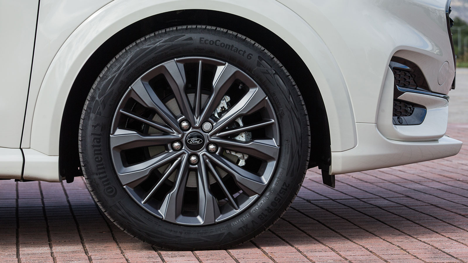 Νέες είναι και οι ζάντες αλουμινίου 18 ιντσών σε χρώμα Magnetic.
