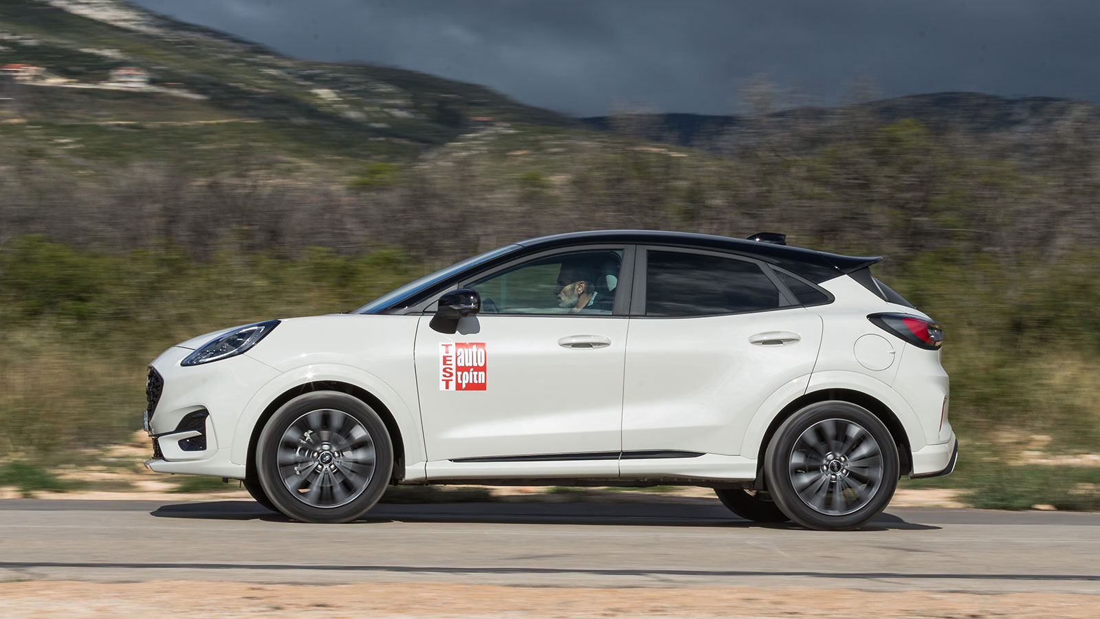 Ο 1,0 Ecoboost των 125 ίππων σε συνδυασμό με το ήπια υβριδικό σύστημα 48V έχει εύρωστη λειτουργία σε μεγάλο φάσμα περιστροφής και το κυριότερο τραβάει γερά από χαμηλά. 