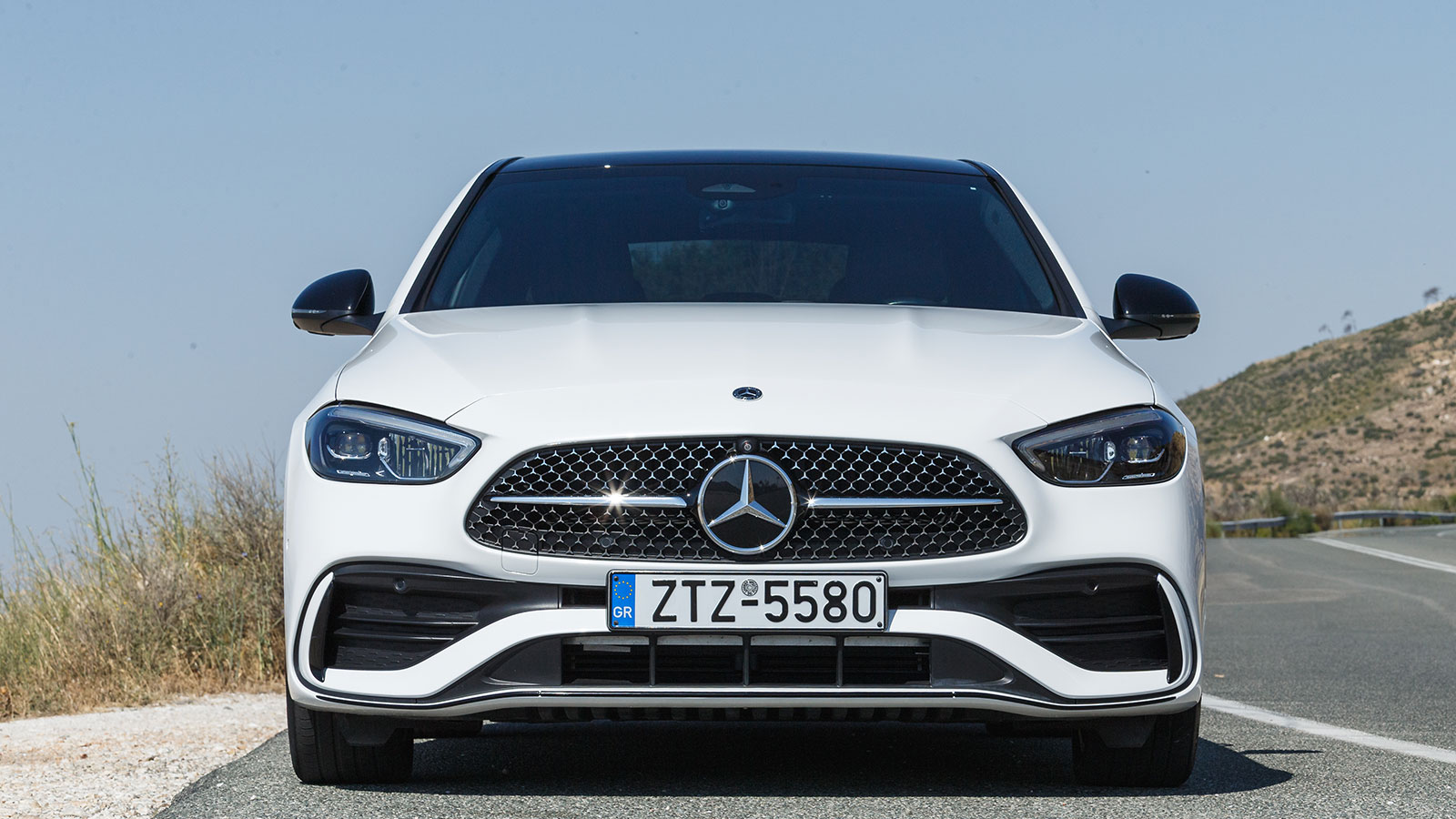 Η σχεδίαση της C-Class βγάζει δυναμισμό και αρχοντιά. 
