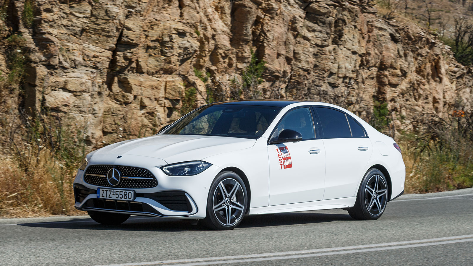 Η C-Class είναι ευθύβολη και ταξιδιάρα στον αυτοκινητόδρομο, δυναμική στις γρήγορες στροφές και σούπερ άνετη στην καθημερινότητα.