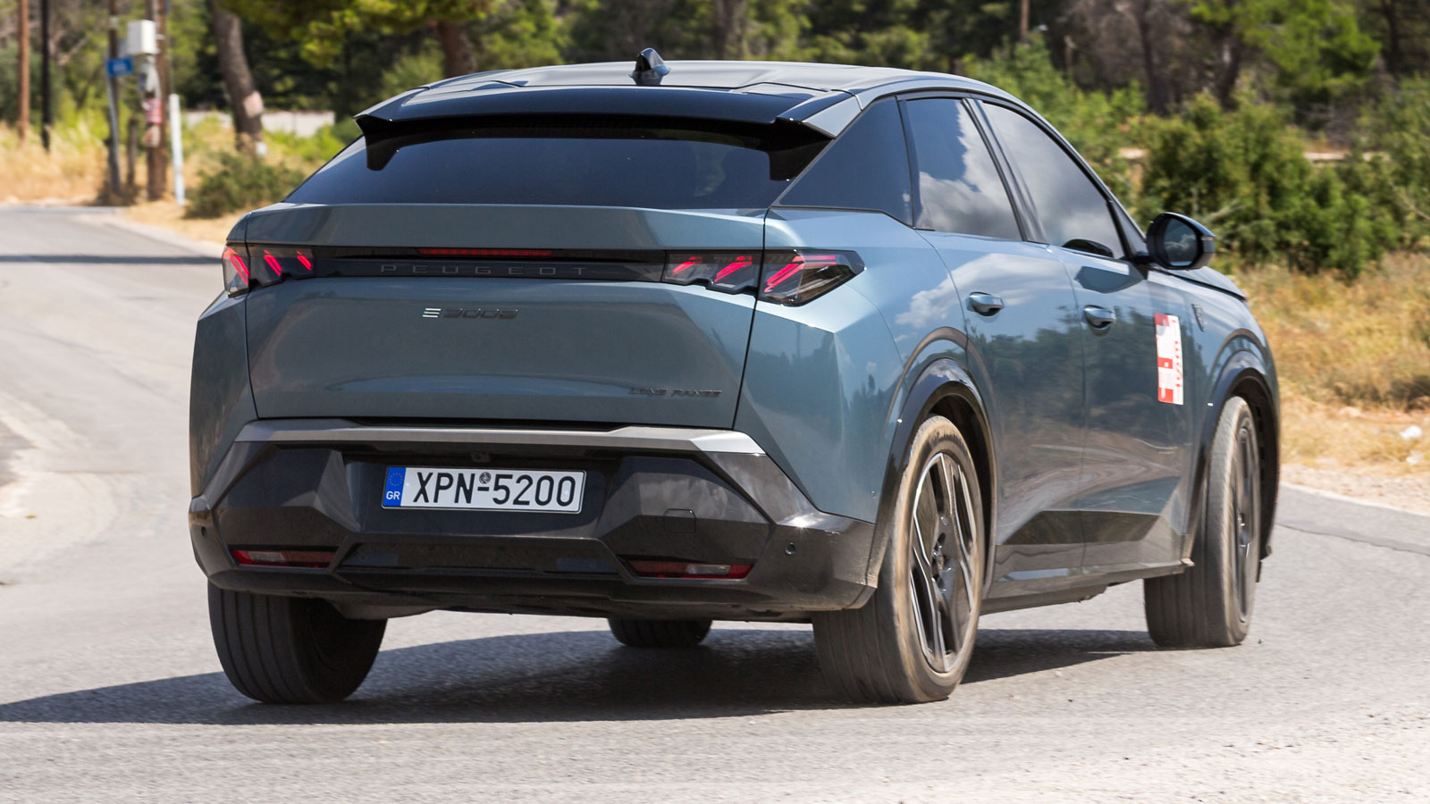 Peugeot e-3008 με 101 kWh: 1 φόρτιση το μήνα & μένουν κάβα 350+ χλμ.