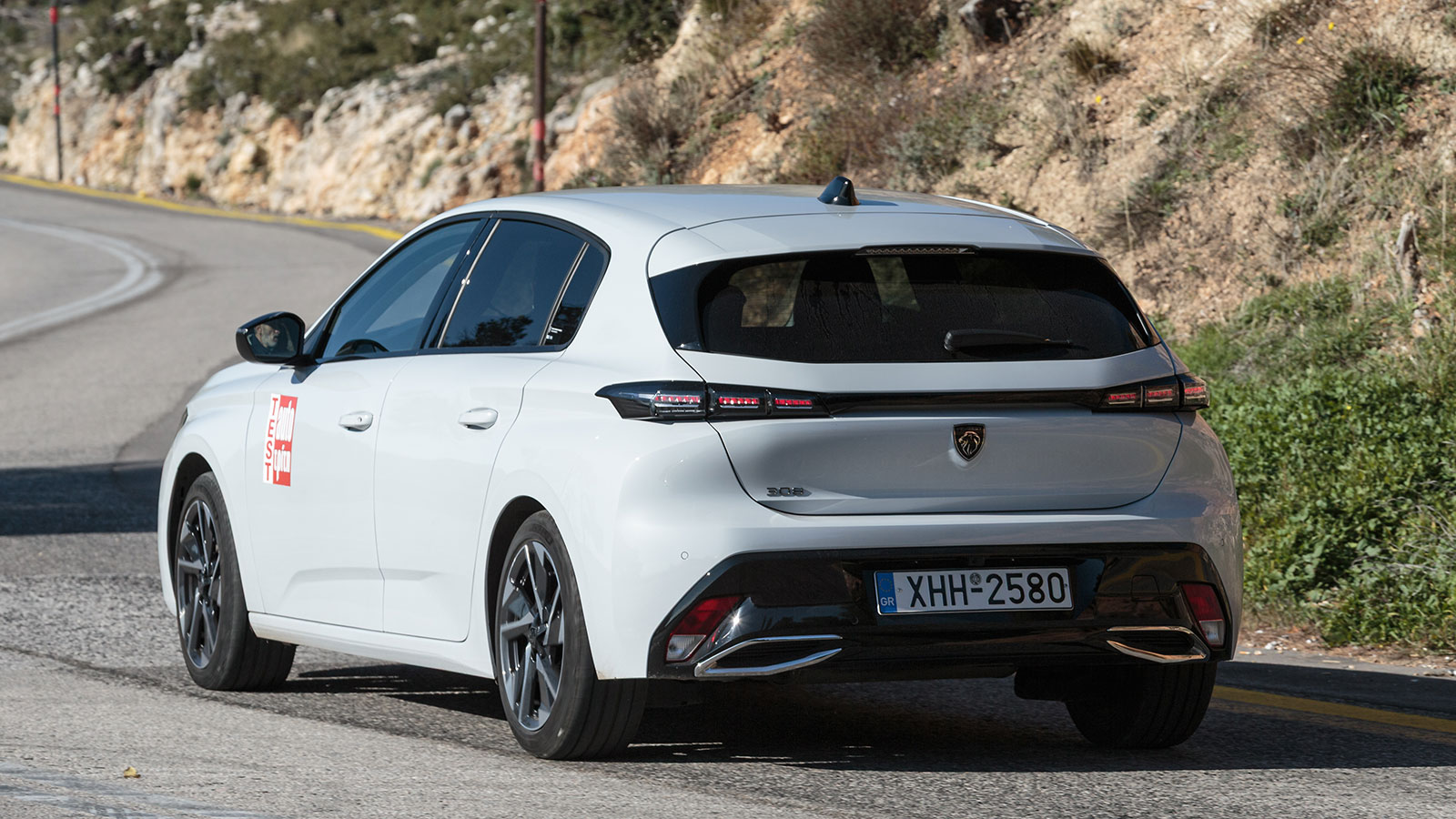 Οι μετρήσεις του Test Center στο Peugeot 308 έδειξαν κατανάλωση στην πόλη 6,2 λτ./100 χλμ., το χαμηλότερο νούμερο από κάθε άλλο οικογενειακό hatchback (βενζίνης και mild hybrid).