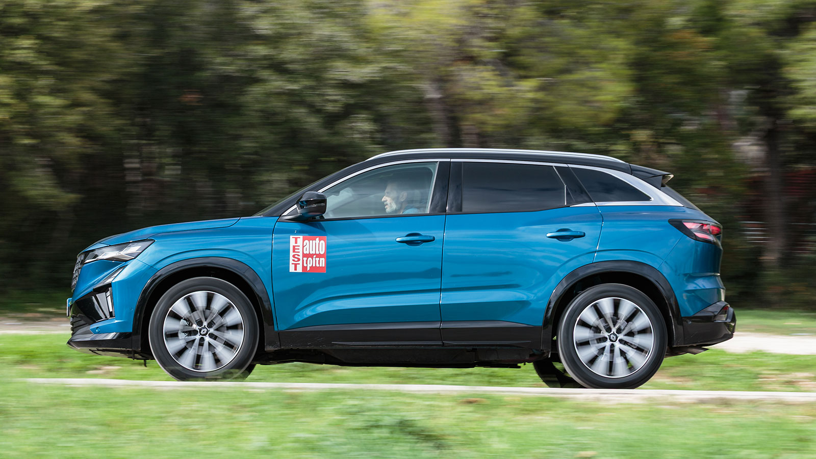 Μας άρεσε ιδιαίτερα το CVT κιβώτιο που λειτουργεί ομαλά, ήσυχα και αρκετά γρήγορα στις αλλαγές των 7 «ψευδοσχέσεων».