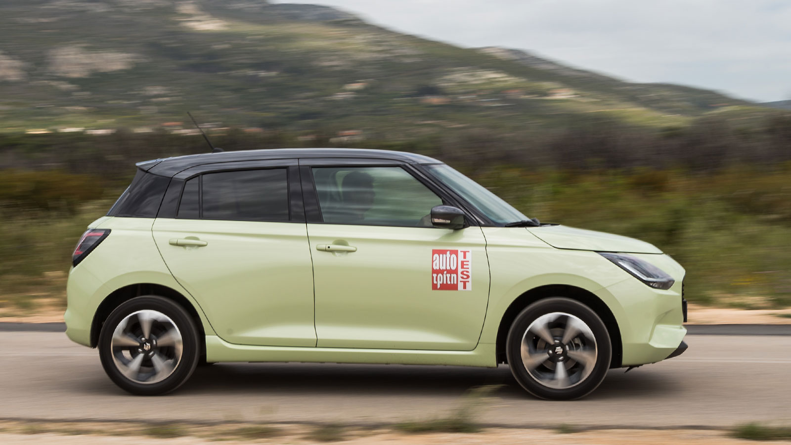 Το Swift 4x4 φρενάρει καλύτερα από τη δικίνητη έκδοση, με τη δοκιμασία του 100-0 χλμ./ώρα να χρειάζεται 41,8 μέτρα, επίδοση που συγκριτικά παραμένει από τις τελευταίες στην κατηγορία. 
