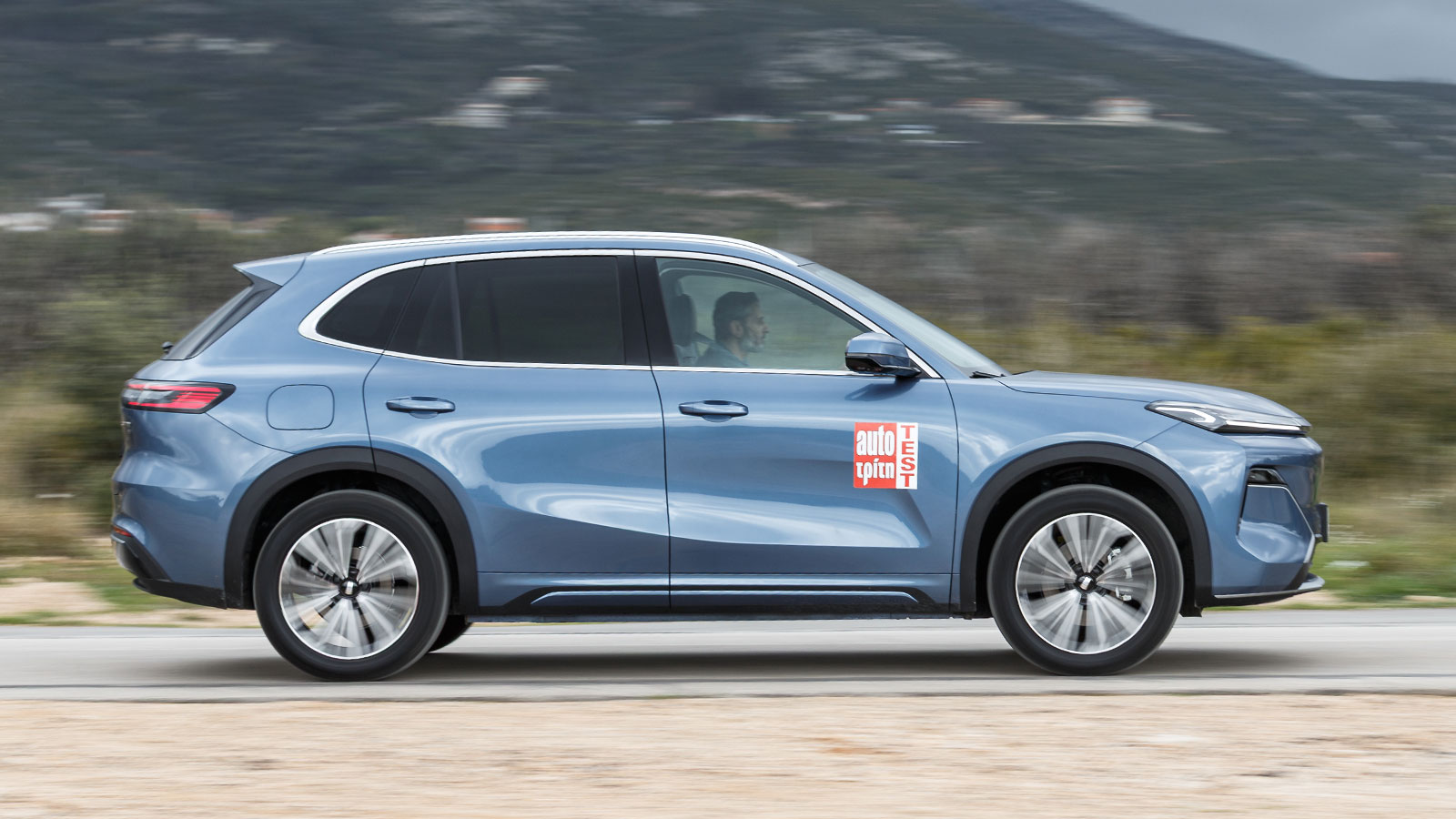 Στην πράξη το Geely Starray EM-i επιταχύνει και κινείται σαν ηλεκτρικό πλην ελάχιστων στιγμών που θα εμπλακεί στην κίνηση ο βενζινοκινητήρας. Στην πράξη το Geely Starray EM-i επιταχύνει και κινείται σαν ηλεκτρικό πλην ελάχιστων στιγμών που θα εμπλακεί στην κίνηση ο βενζινοκινητήρας.