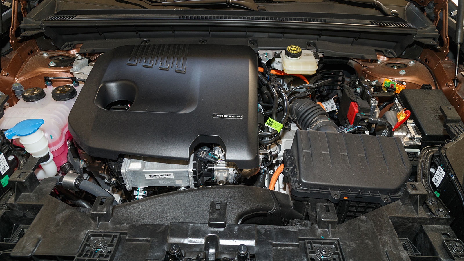 Κινητήρας-Επιδόσεις: Εχει καλές επιδόσεις και προσφέρει 190 χλμ. ηλεκτρικής αυτονομίας