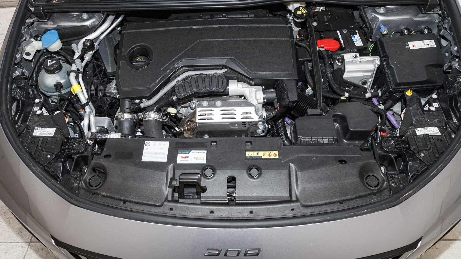 Ο 1,2 λτ. κινητήρας του Peugeot 308 αποδίδει 145 ίππους και προσφέρει πολιτισμένη λειτουργία, καλές επιδόσεις αλλά και εξαιρετικά χαμηλές τιμές κατανάλωσης.