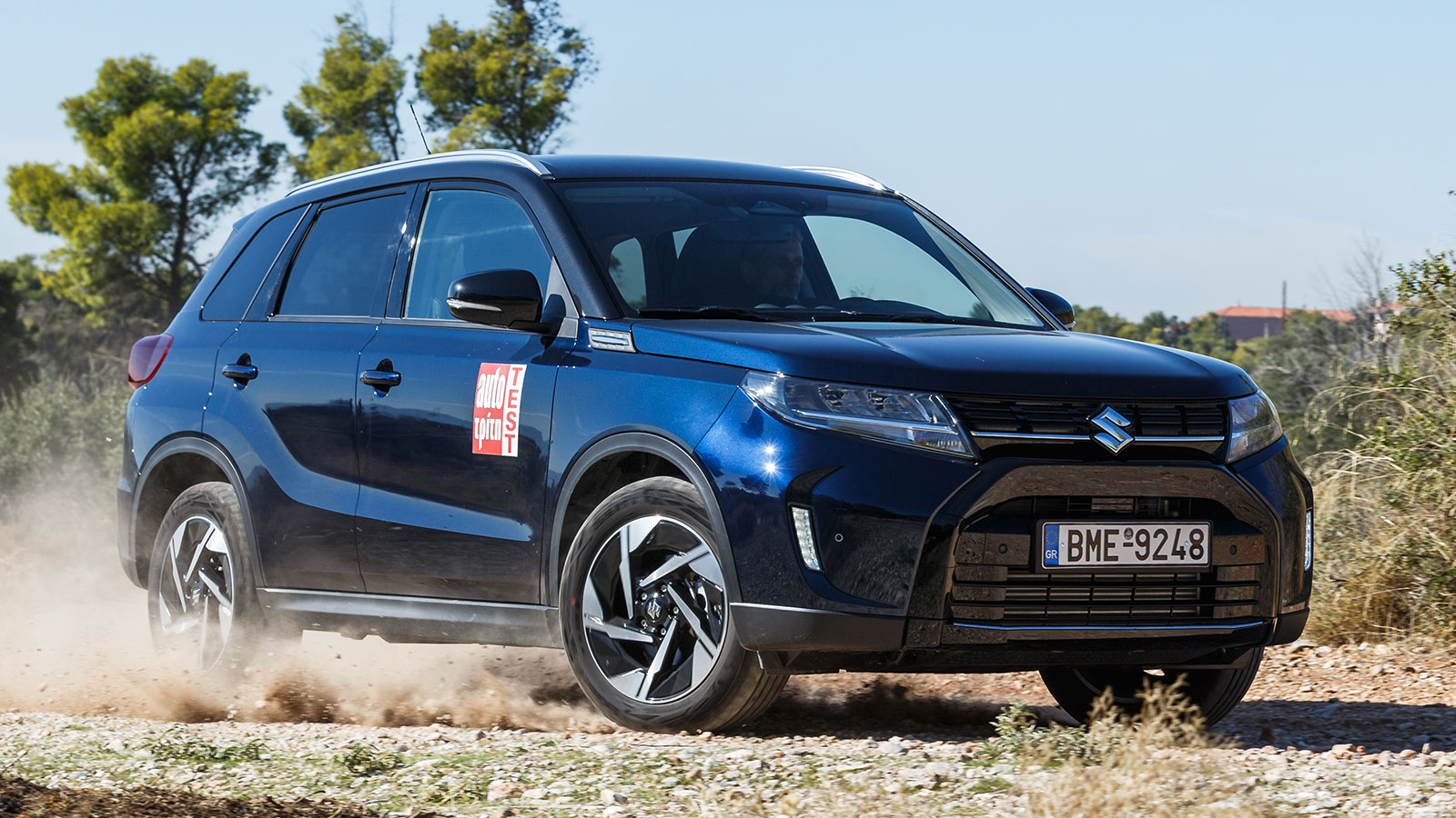 Το Vitara AllGrip δεν είναι το πιο σύγχρονο B-SUV, παραμένει όμως μία από τις πιο αυθεντικές και ολοκληρωμένες επιλογές για όποιον θέλει πραγματικές δυνατότητες σε εκτός δρόμου οδήγηση.