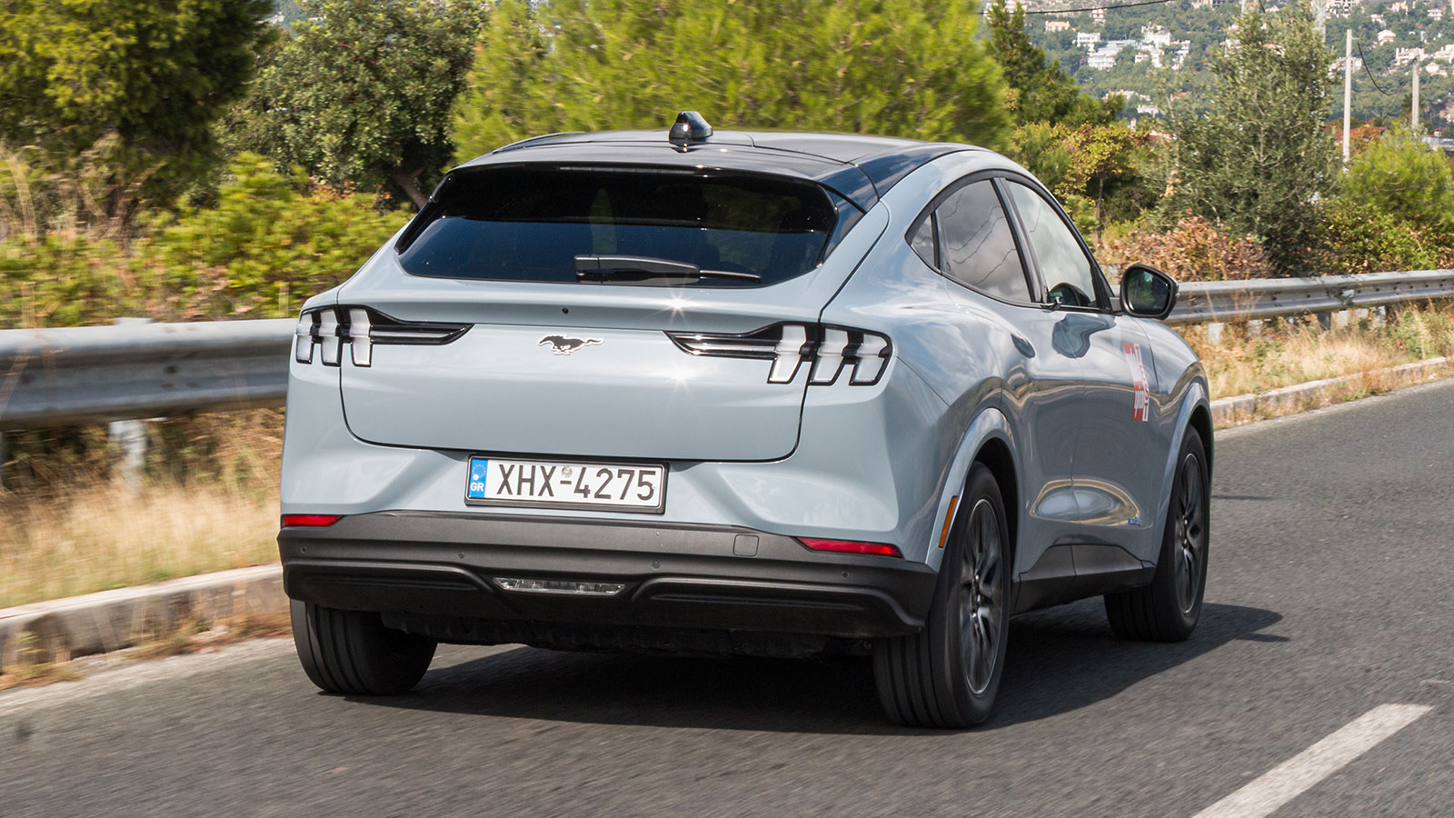 Η αντλία θερμότητας προσφέρεται πλέον στάνταρ σε όλες τις Mustang Mach-E βοηθώντας στη θέρμανση του εσωτερικού χωρίς να καταναλώνει ενέργεια από την μπαταρία. Η αντλία θερμότητας προσφέρεται πλέον στάνταρ σε όλες τις Mustang Mach-E βοηθώντας στη θέρμανση του εσωτερικού χωρίς να καταναλώνει ενέργεια από την μπαταρία.