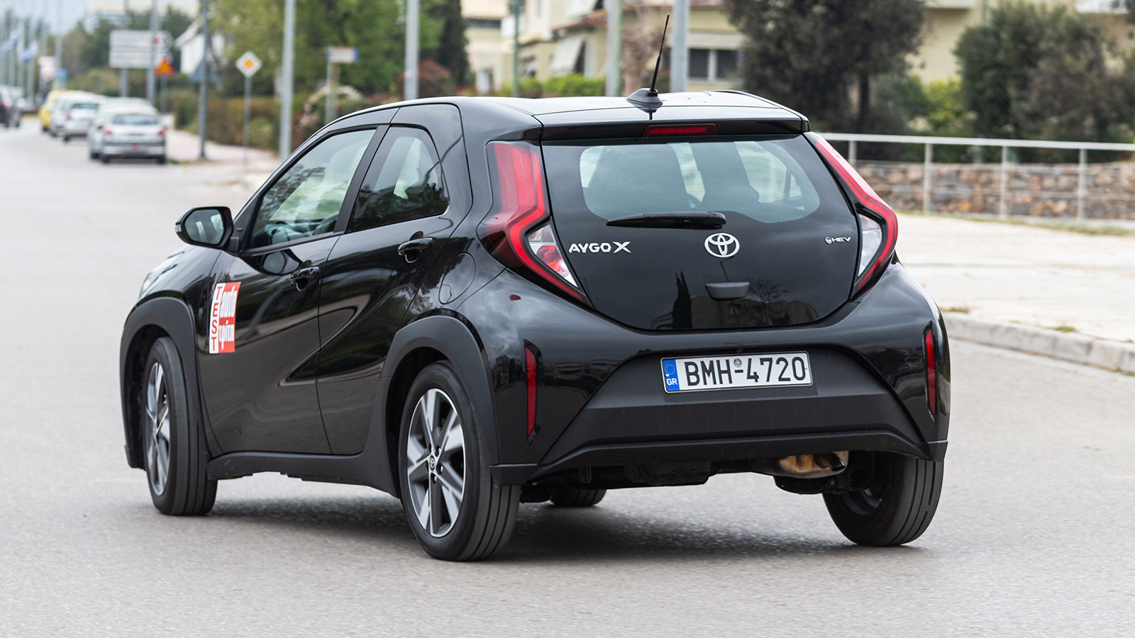 Το Toyota Aygo X επωφελείται σε πολλούς τομείς από την υβριδική του τεχνολογία, καθιστώντας το ως το πιο ολοκληρωμένο μίνι μοντέλο της αγοράς.