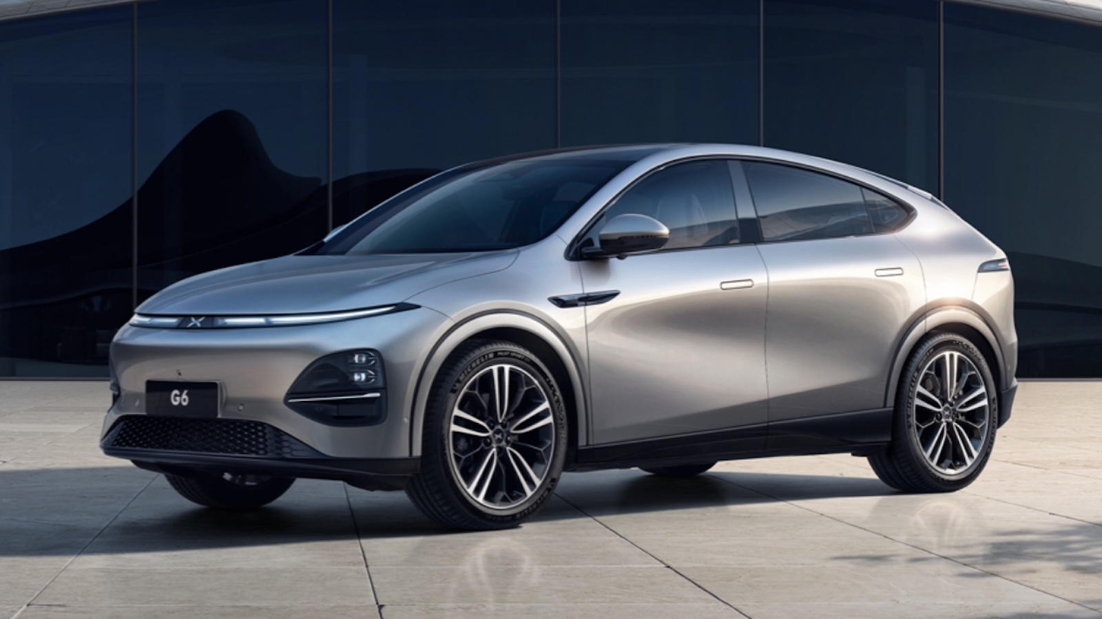 The G6 is the mainstream-crossover play. It targets the heart of the premium SUV market. It also communicates XPengΆs core message best: fast charging, a digital cabin, and a software-first feel. The G6 is the mainstream-crossover play. It targets the heart of the premium SUV market. It also communicates XPengΆs core message best: fast charging, a digital cabin, and a software-first feel.
