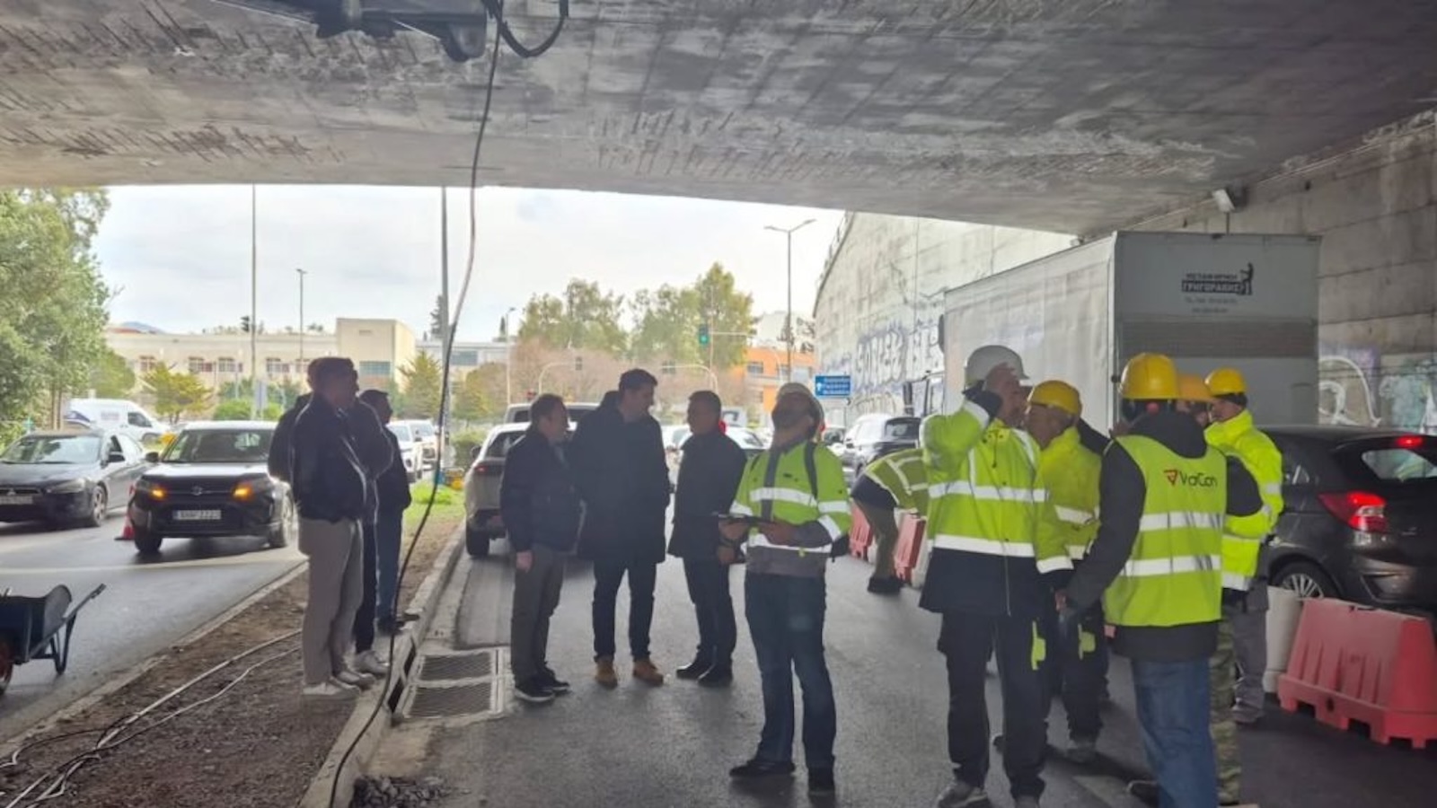 Η παρέμβαση της Περιφέρειας Αττικής κρίθηκε επιβεβλημένη καθώς η σήραγγα παρουσίαζε εμφανείς φθορές που εγείρουν ζητήματα στατικότητας. Η παρέμβαση της Περιφέρειας Αττικής κρίθηκε επιβεβλημένη καθώς η σήραγγα παρουσίαζε εμφανείς φθορές που εγείρουν ζητήματα στατικότητας.