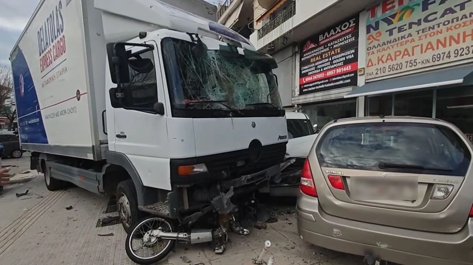 Σοβαρό τροχαίο στη Λεωφόρο Θηβών
