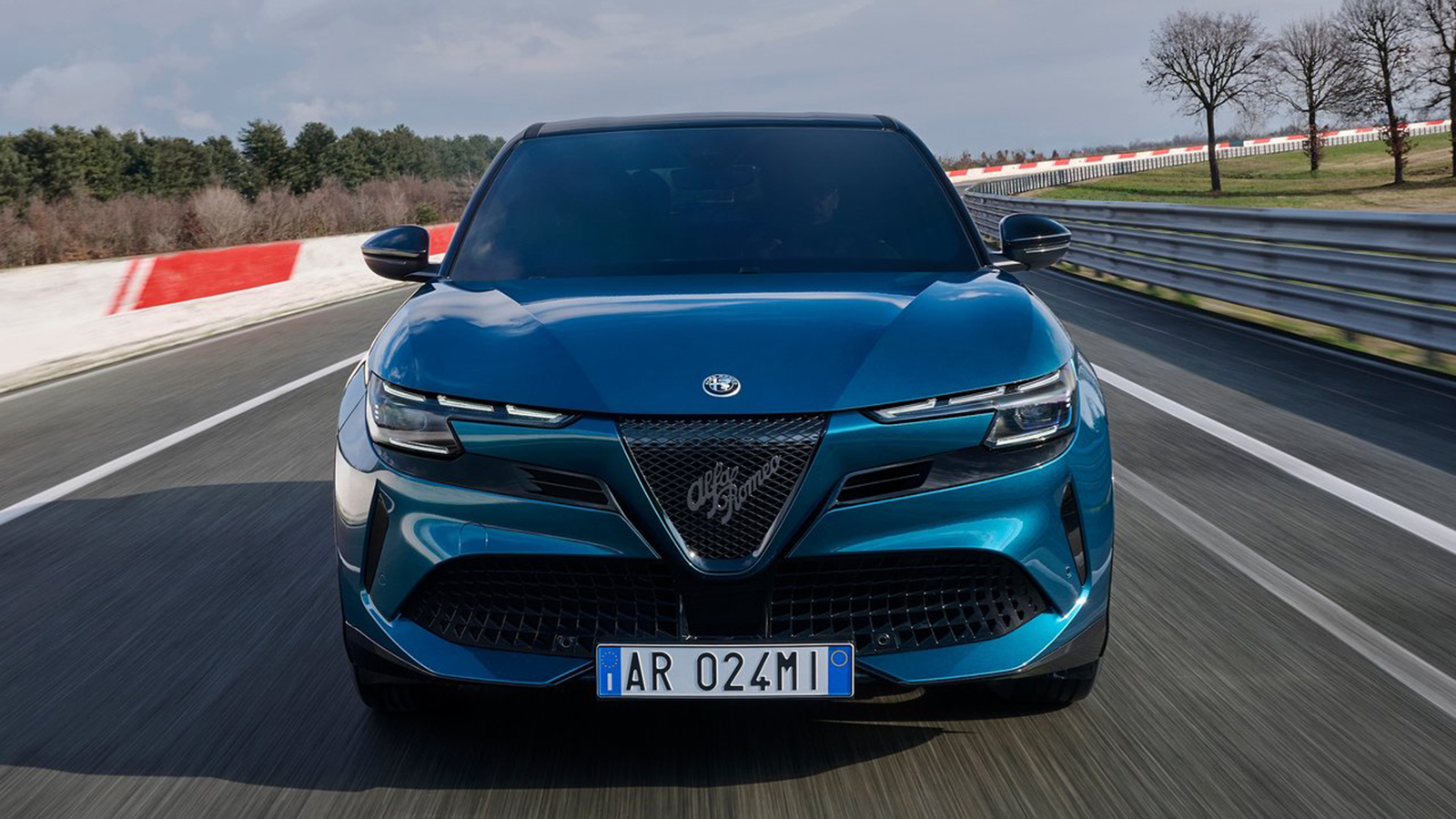 Alfa Romeo Junior: Ετοιμοπαράδοτη, με όφελος 2.000 ευρώ & 8ετή εγγύηση  