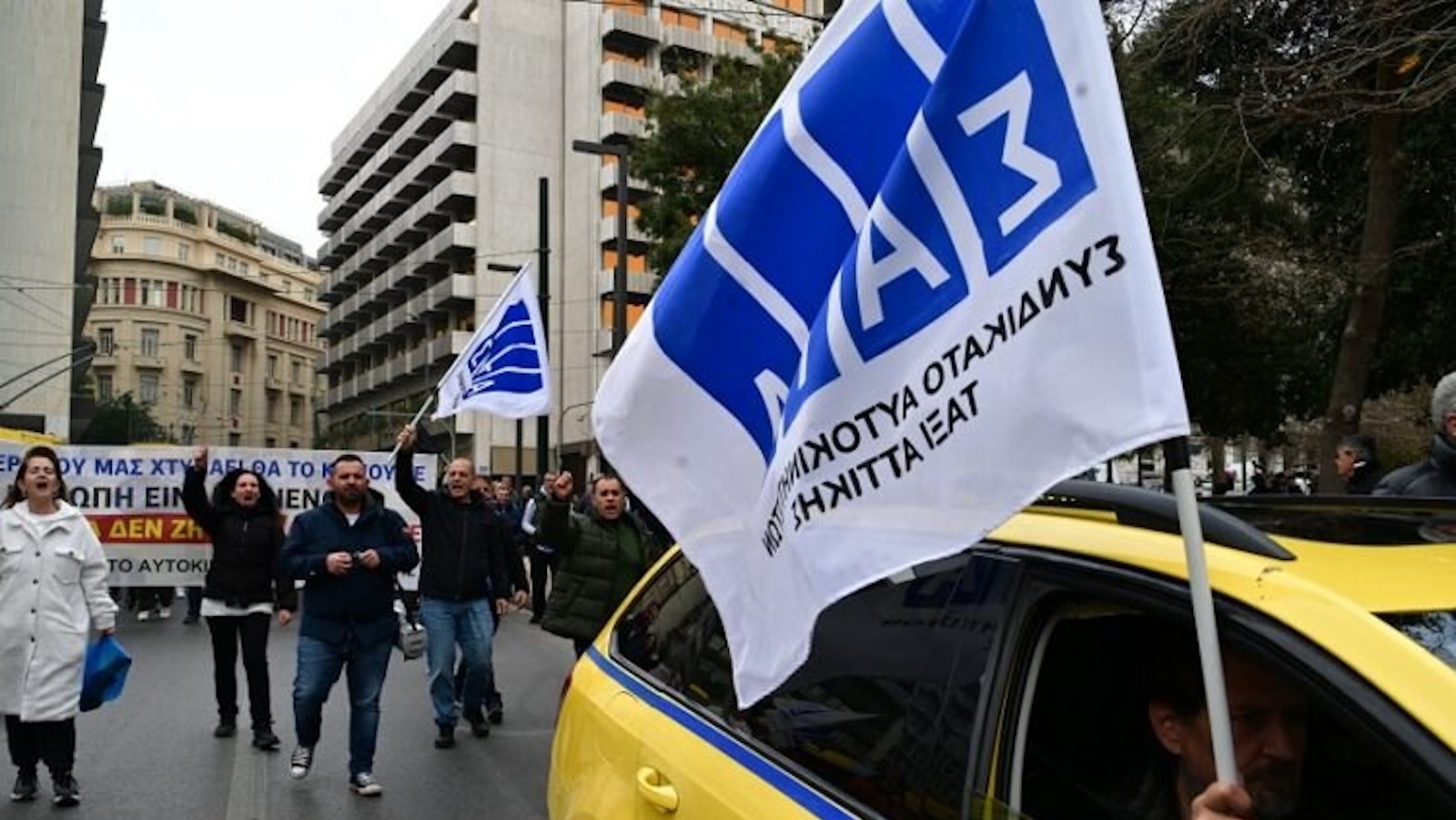 Για σήμερα, Πέμπτη 19 Μαρτίου, το πρόγραμμα των κινητοποιήσεων περιλαμβάνει μαζική συγκέντρωση και πορεία διαμαρτυρίας προς το αεροδρόμιο «Ελευθέριος Βενιζέλος».