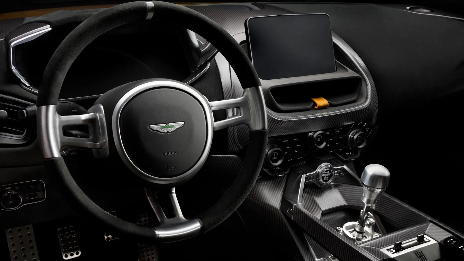 Aston Martin: Θα επαναφέρει το χειροκίνητο κιβώτιο στα μοντέλα της; 