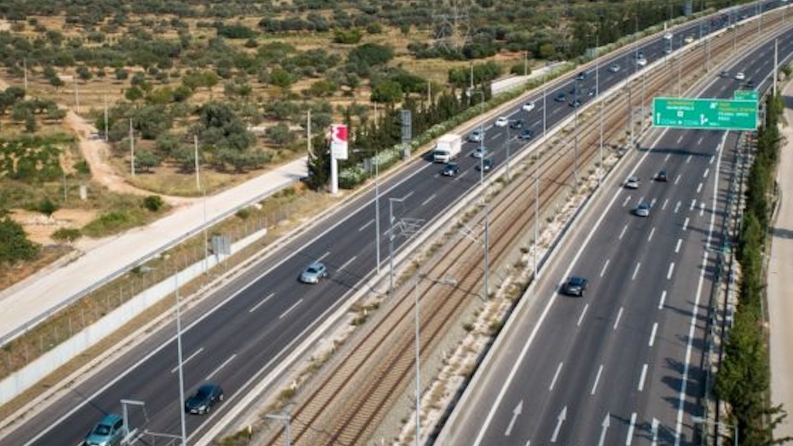 Οι νέες κάμερες τεχνητής νοημοσύνης διαθέτουν αλγορίθμους αυτόματης αναγνώρισης πινακίδων και ανίχνευσης παραβάσεων σε πραγματικό χρόνο.