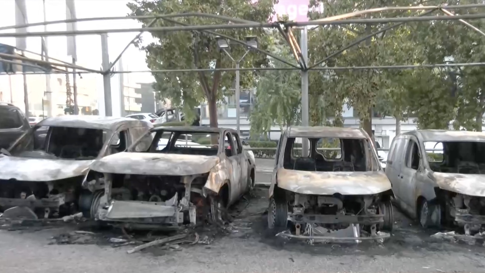 Νέα Φιλαδέλφεια: Εμπρηστική επίθεση σε έκθεση αυτοκινήτων επί της Λ. Κηφισού – Κάηκαν 12 οχήματα 