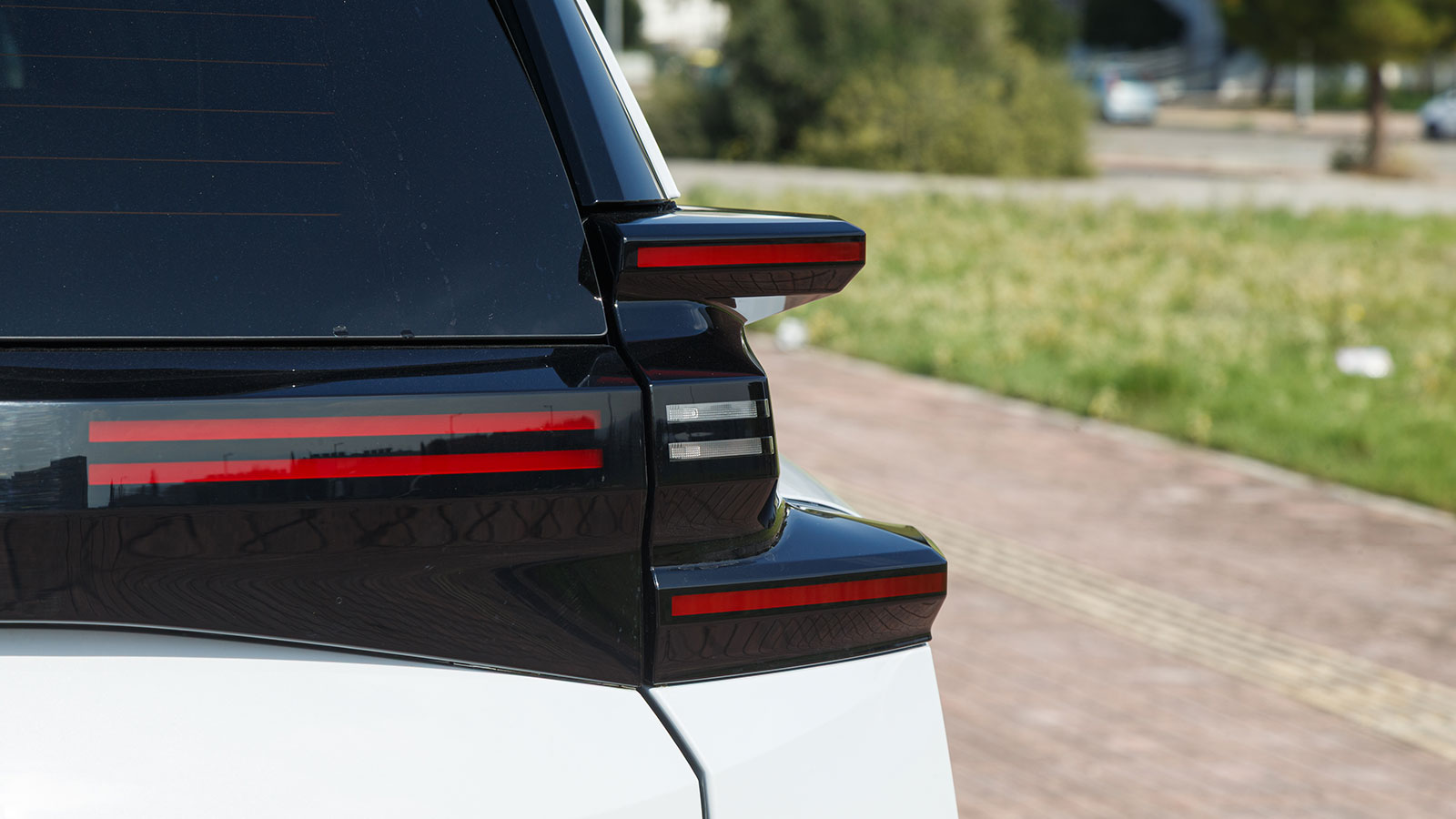 Δε θα το κρύψουμε, η σχεδίαση του νέου Citroen C5 Aircross μας άρεσε γιατί μεταξύ άλλων κρύβει τις διαστάσεις του μοντέλου. Πολύ καλή δουλειά έχει γίνει και στην αεροδυναμική.