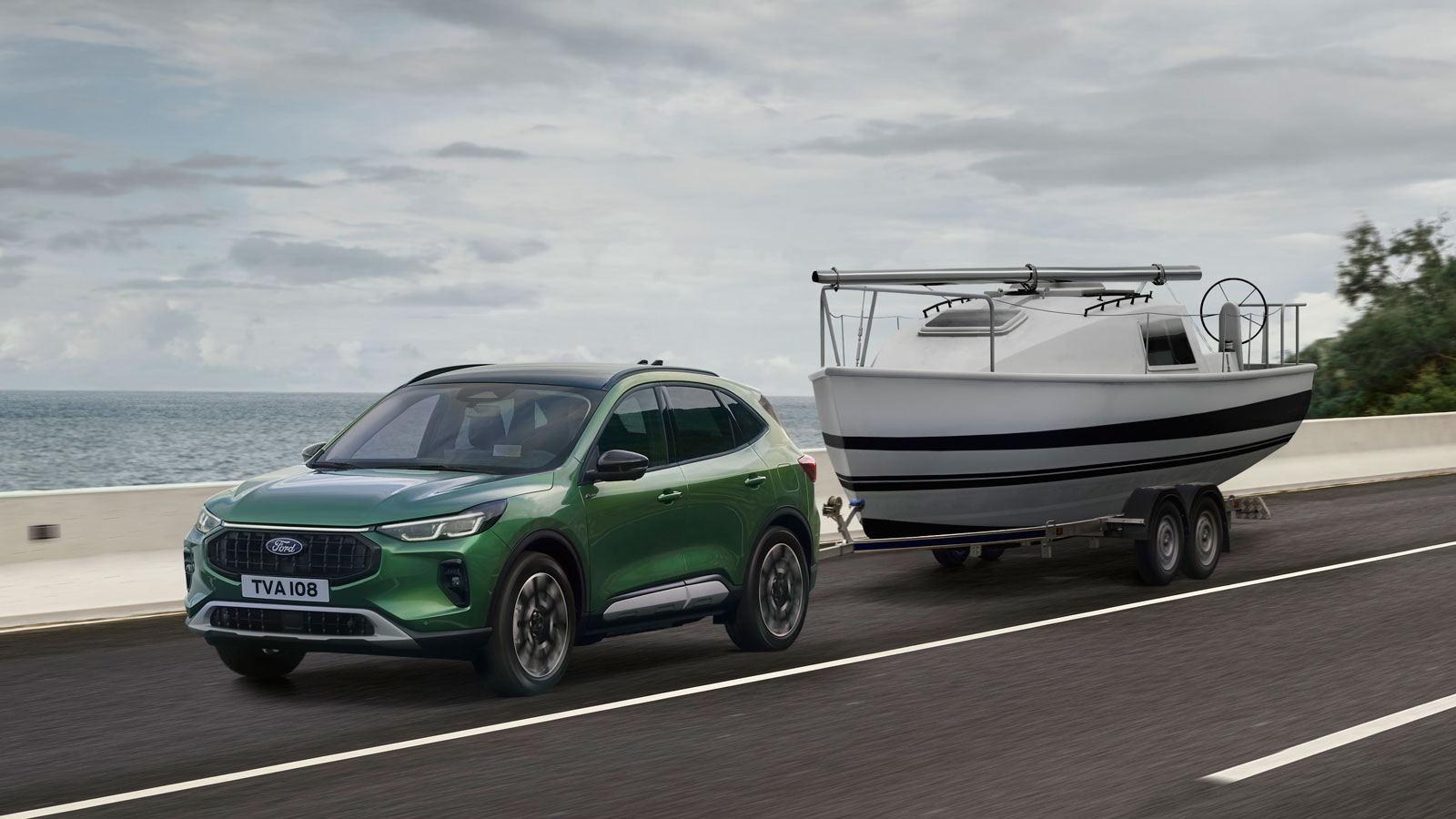 Το ανανεωμένο FHEV Ford Kuga μπορεί να σύρει φορτίο με βάρος έως και 1.600 κιλά, αξιοποιώντας τα πολλά άλογα, το εξελιγμένο κιβώτιο ταχυτήτων (CVT) και τις έξυπνες λειτουργίες ρυμούλκησης (Trailer BLIS, Trailer Connection Checklist και Trailer Tow Navigation).
