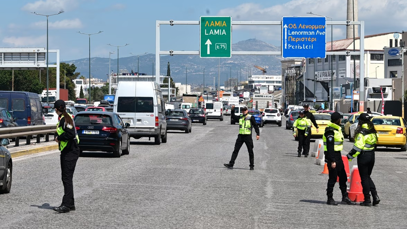 Αθήνα: 17 συλλήψεις μεθυσμένων οδηγών - 148 οχήματα σε γερανό 