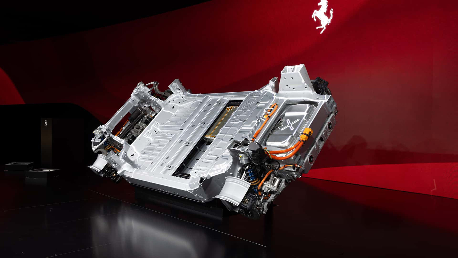 Η Ferrari αποκάλυψε τα πρώτα επίσημα στοιχεία του 1ου ηλεκτρικού της! 