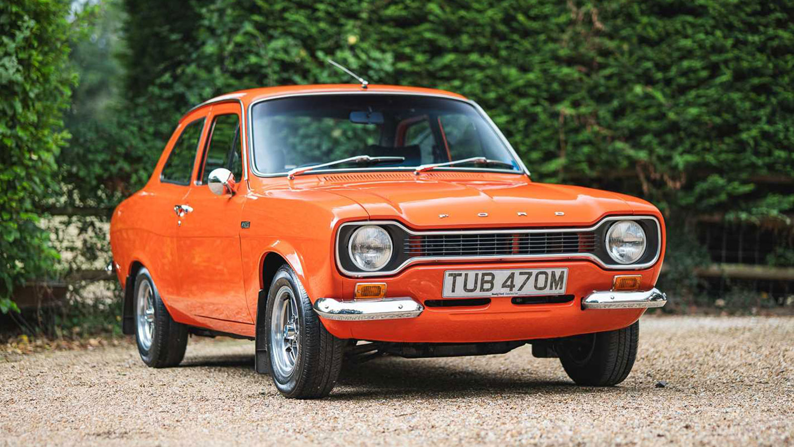 Tο Ford Escort RS1600, ένα από τα πρώτα μοντέλα μαζικής παραγωγής με 4 βαλβίδες ανά κύλινδρο, χρησιμοποιούσε τον Cosworth BDA τετρακύλινδρο κινητήρα 1,6 λίτρων.