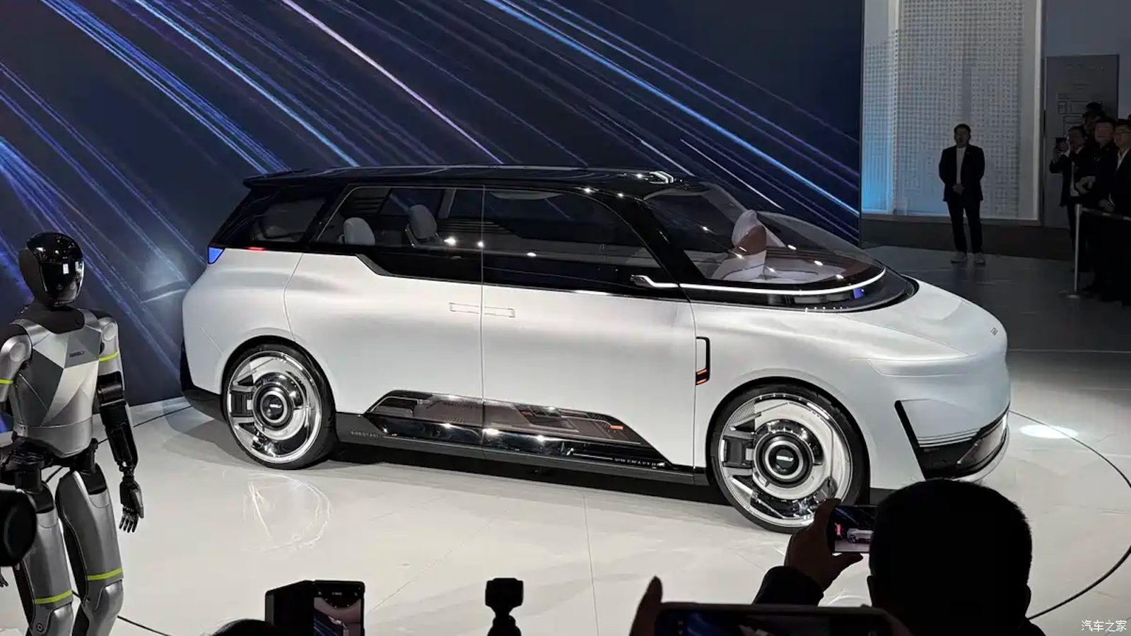 Η Geely παρουσίασε το Eva Cab, το πρώτο κινεζικό Robotaxi χωρίς τιμόνι Η Geely παρουσίασε το Eva Cab, το πρώτο κινεζικό Robotaxi χωρίς τιμόνι