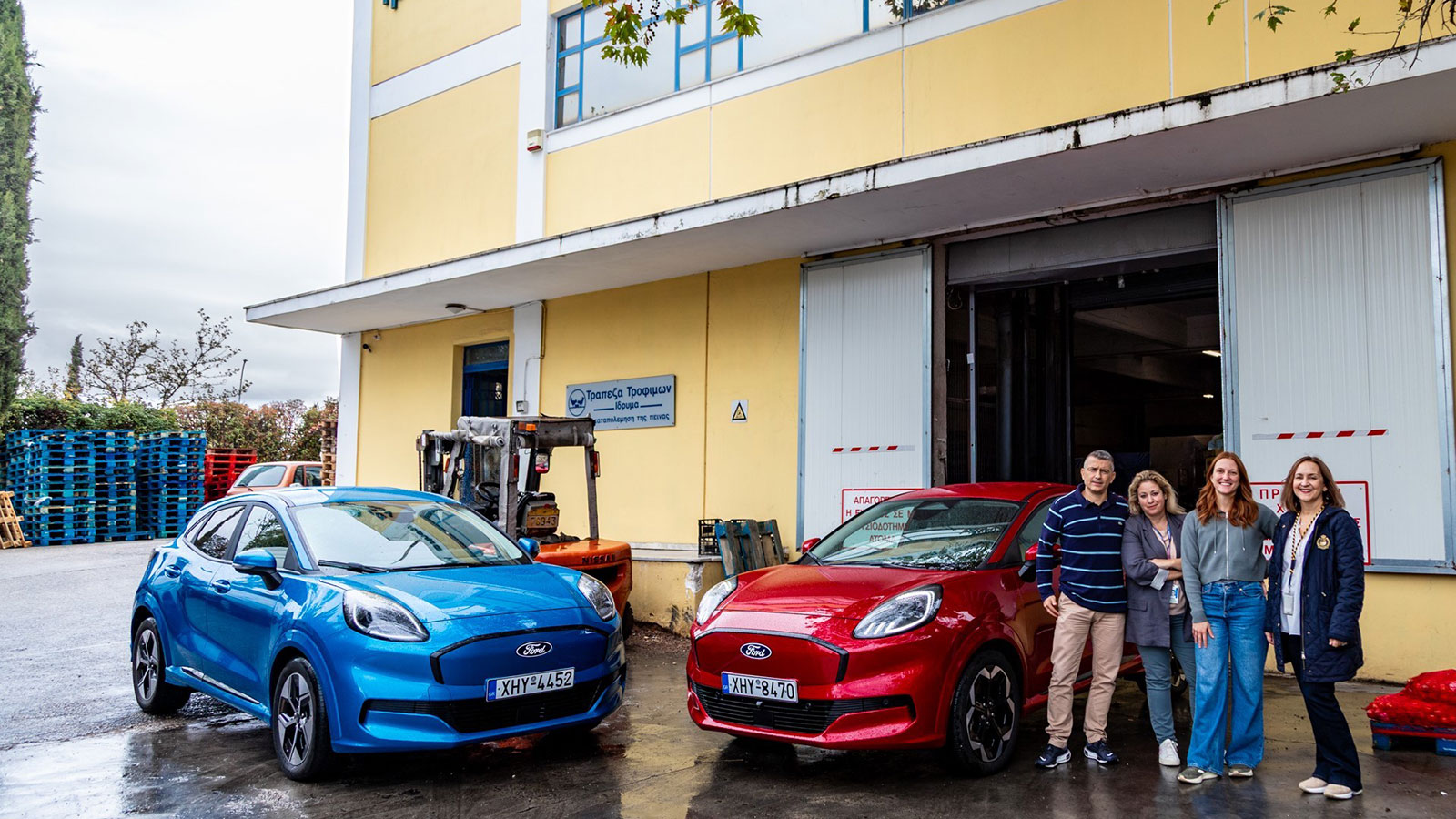 Συνολικά, στη χώρα μας συγκεντρώθηκε πάνω από 1 τόνος τροφίμων από τη Ford. Συνολικά, στη χώρα μας συγκεντρώθηκε πάνω από 1 τόνος τροφίμων από τη Ford.