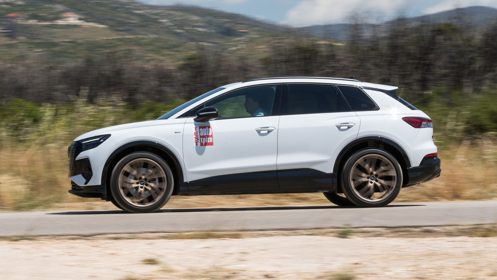Έξτρα χλμ. στο Audi Q4 e-tron 45 προφέρει και το αξιόλογο σύστημα για την ανάκτηση ενέργειας, το οποίο εκτός από την αυτόματη λειτουργία, ρυθμίζεται και σε 3 επίπεδα μέσω των paddles στο τιμόνι, ενώ υπάρχει και επιλογή B στο κιβώτιο που αντιστοιχεί στη μόνιμη εμπλοκή του 3ου επιπέδου.