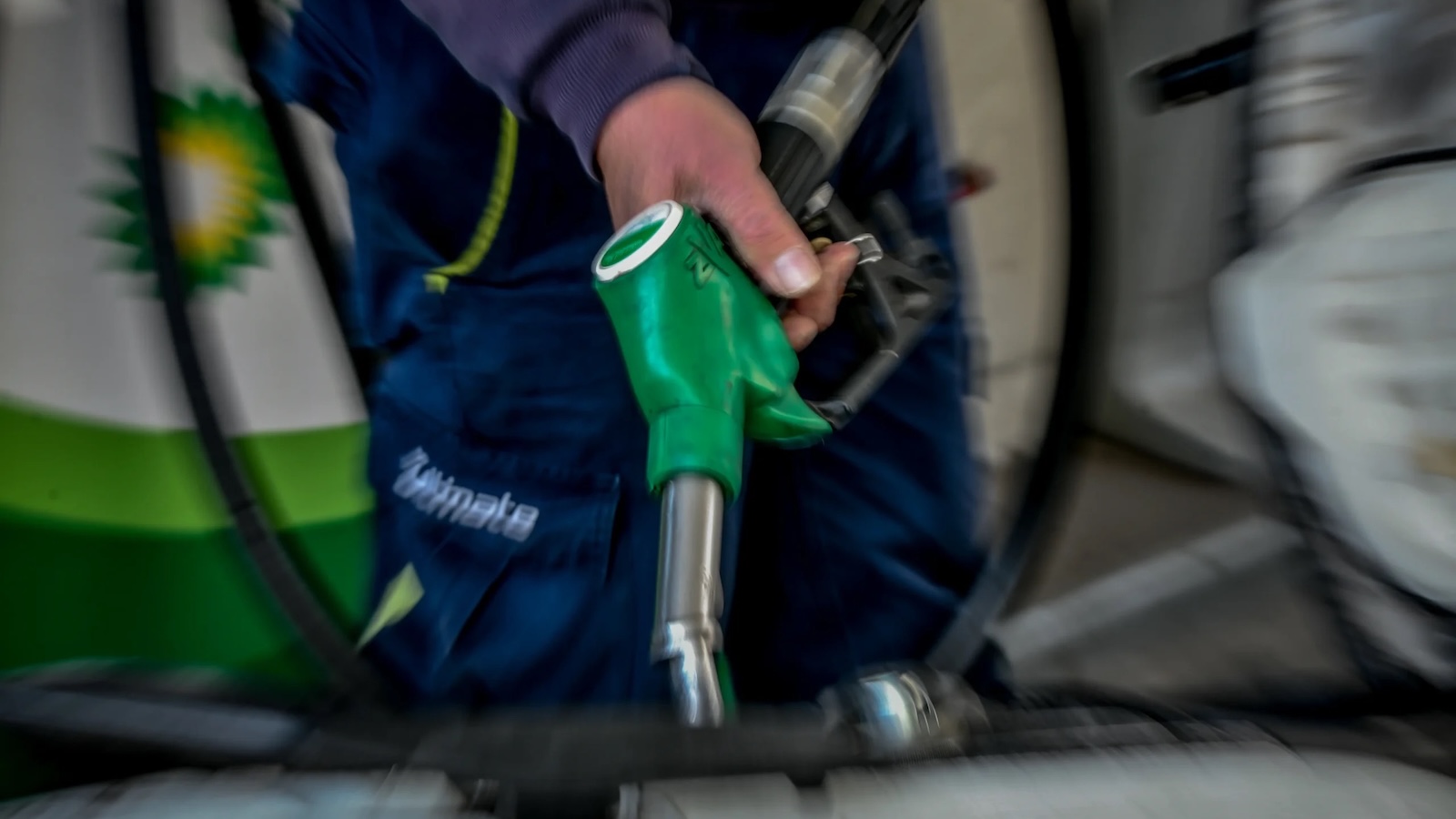 Πτώση-σοκ 15% στο πετρέλαιο: Πότε θα πέσει η βενζίνη στην αντλία; 