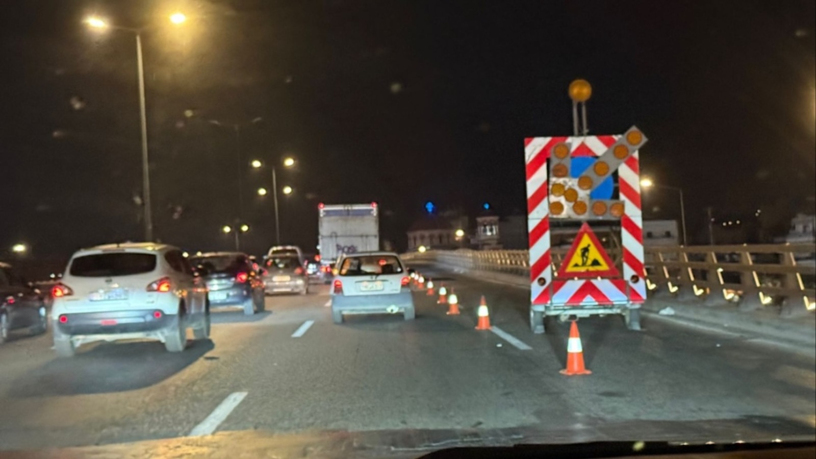 Σύμφωνα με τον προγραμματισμό, θα πραγματοποιείται εναλλάξ διακοπή κυκλοφορίας στη δεξιά ή στην αριστερή λωρίδα, και στα δύο ρεύματα κυκλοφορίας.